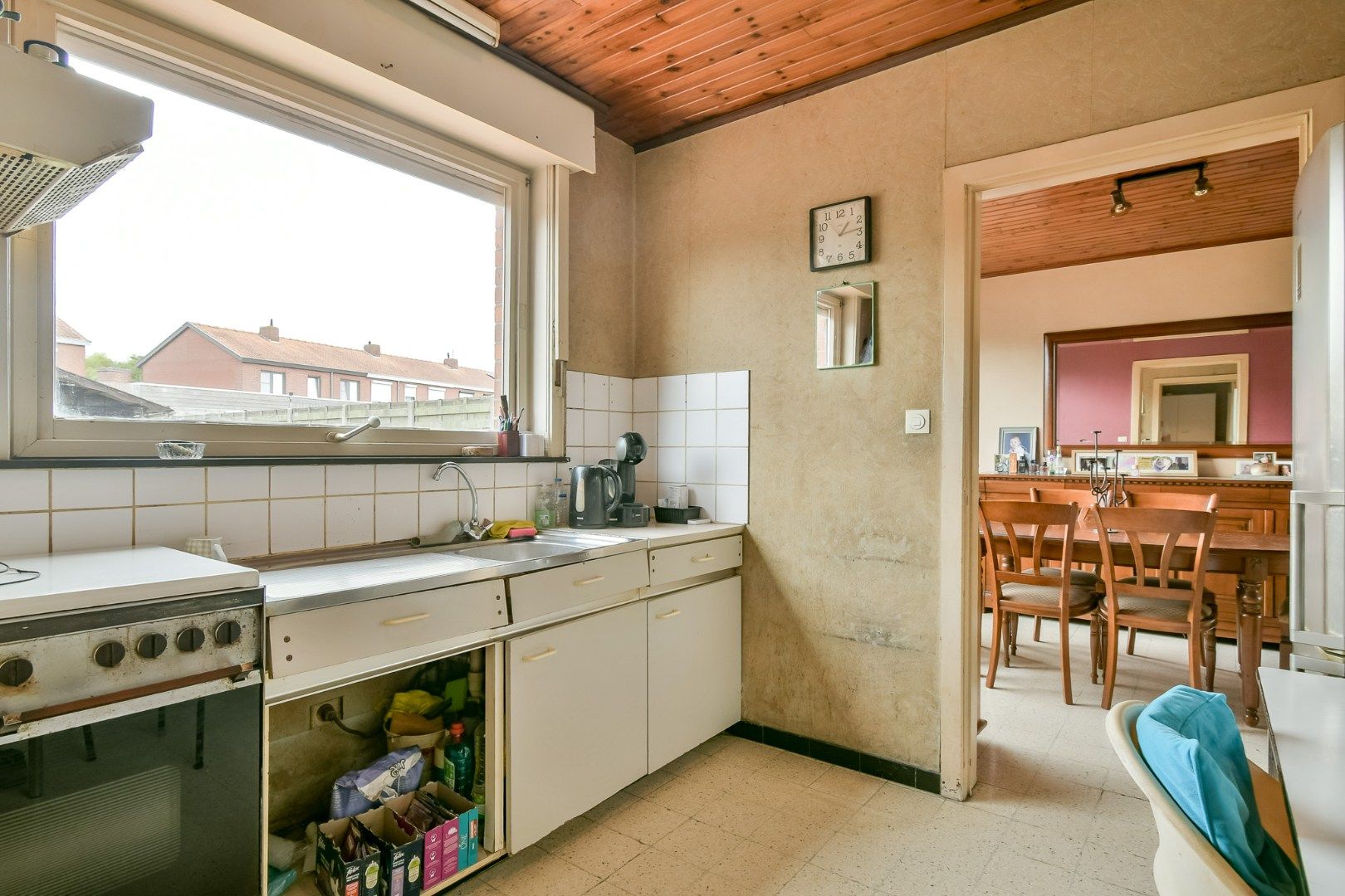 Te renoveren woning in een rustige woonwijk! foto 6