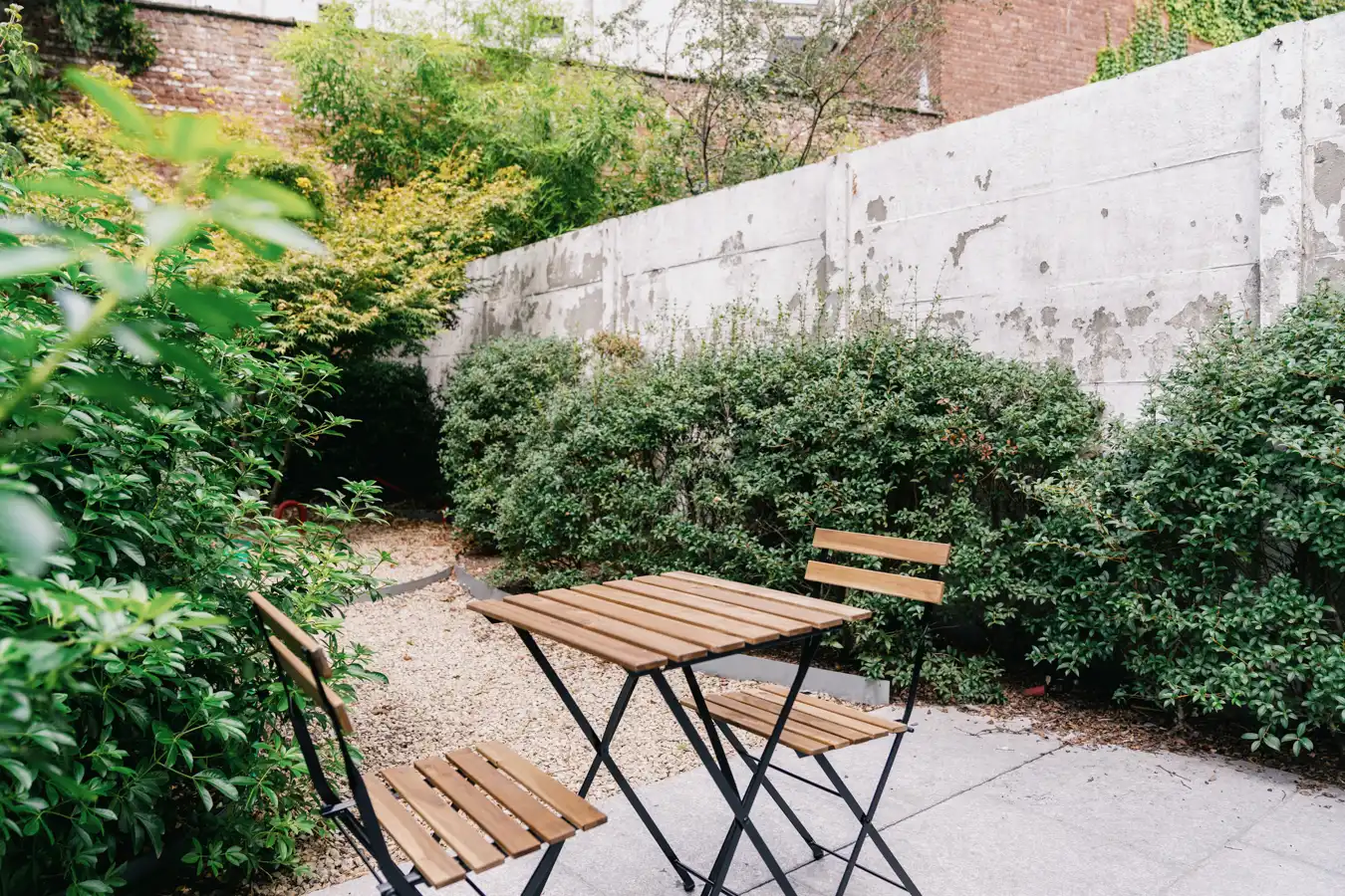 Gemeubelde studio met groene tuin op het Zuid foto 13