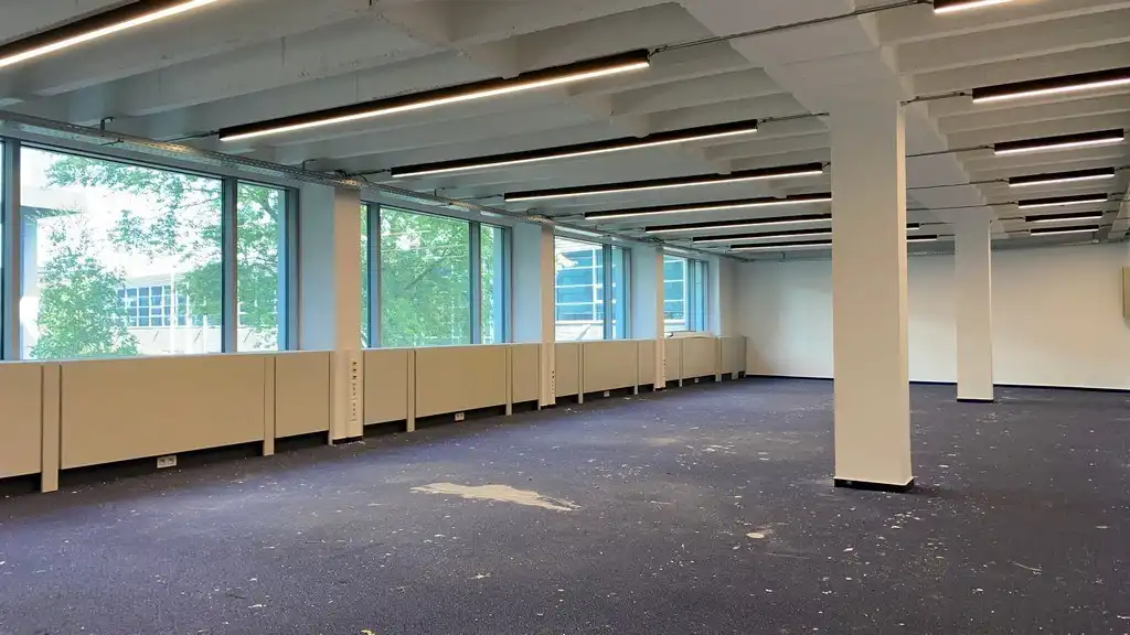 Ingedeelde instapklare kantoorruimte te huur in Bellevue Toren in Gent foto 3