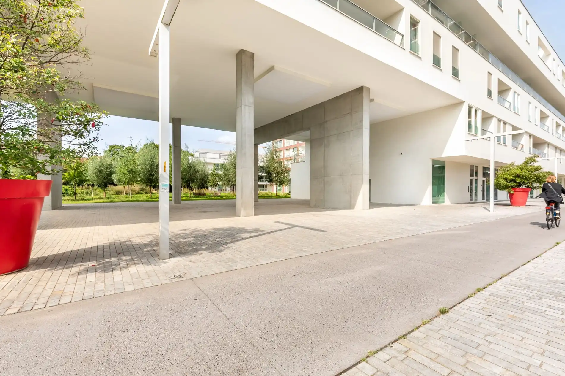 Prachtig afgewerkt en bemeubeld appartement met terras foto 13