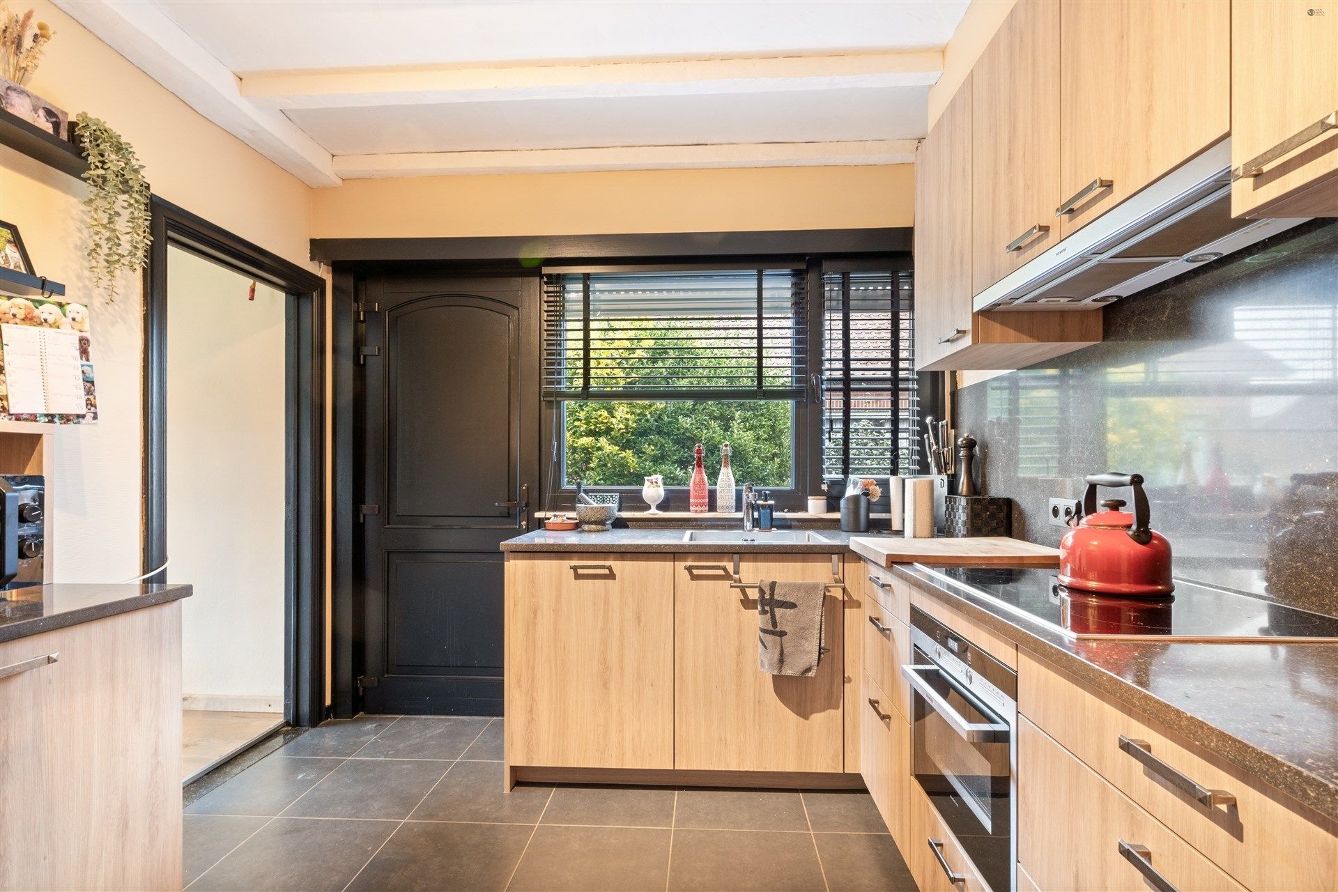 Ruime open bebouwing in landelijke straat op 595 m². foto 10