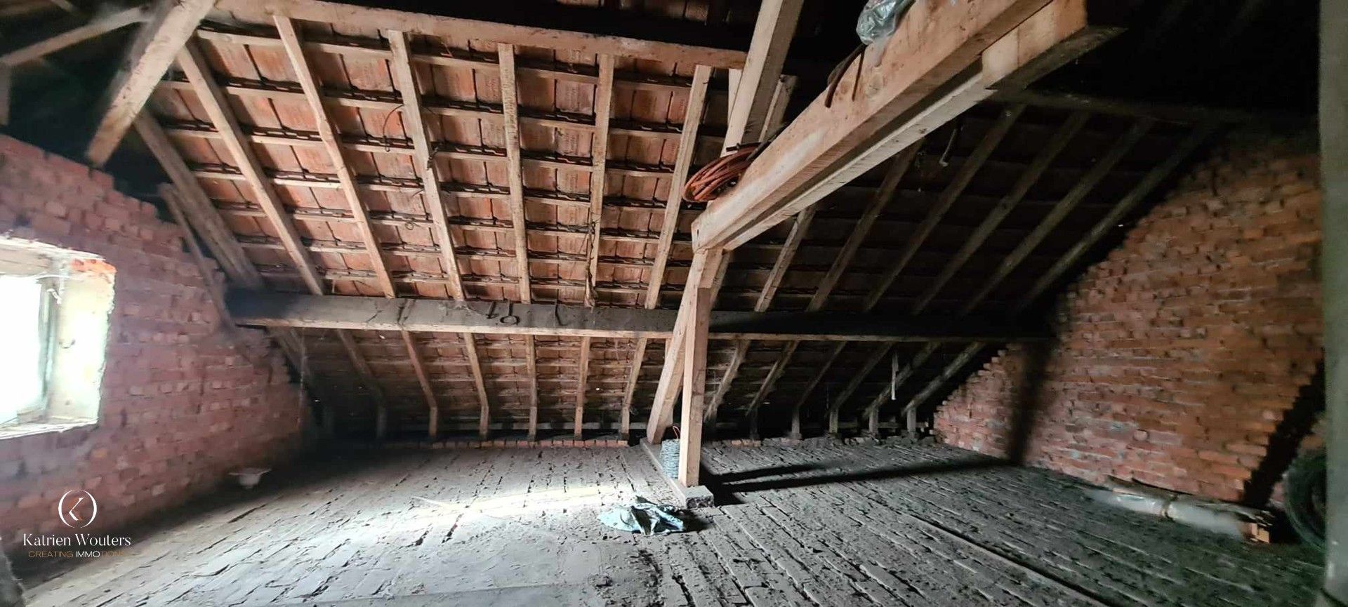 Ruime renovatiewoning met grote tuin foto 14