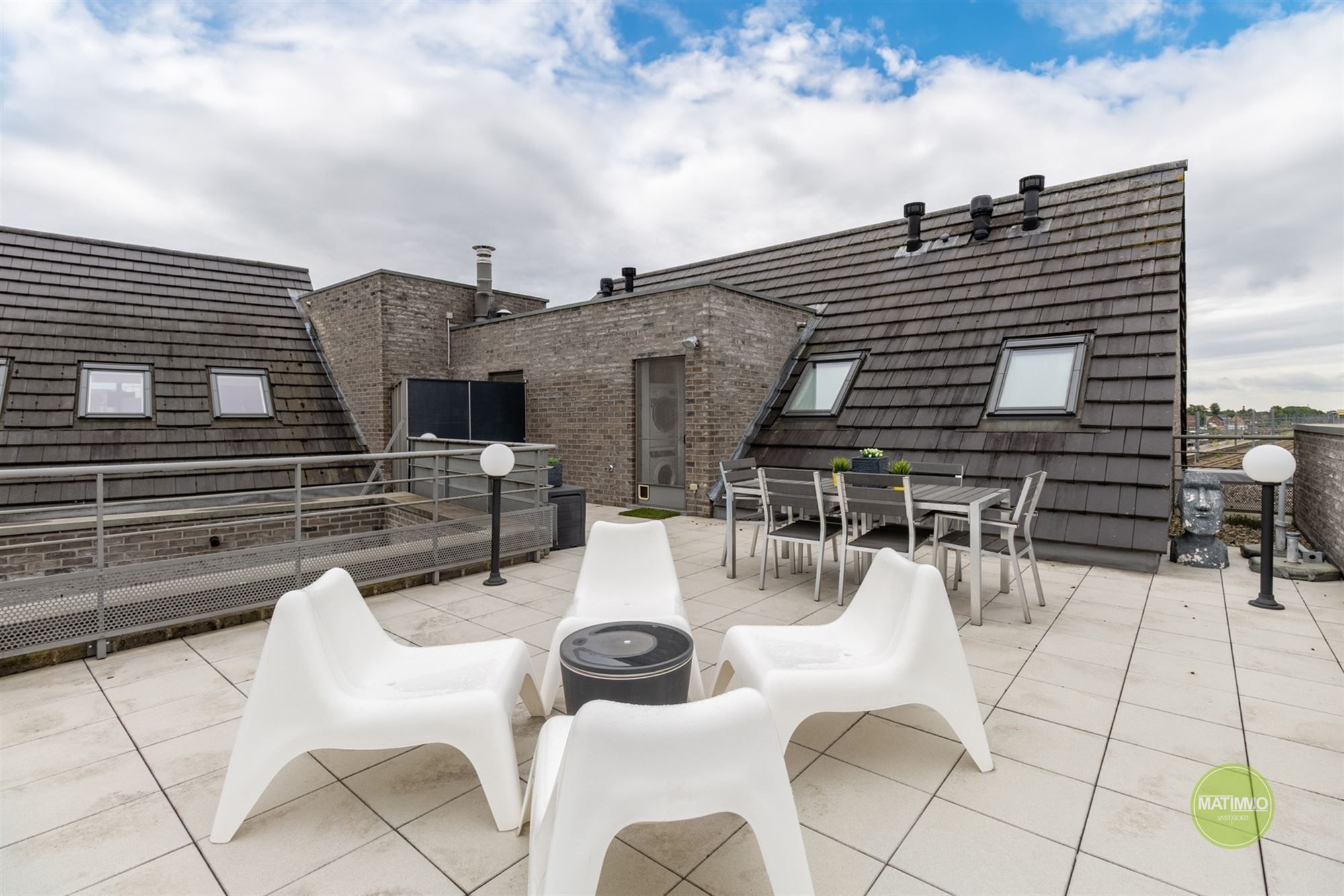 Penthouse met twee slaapkamers en ruim terras te Mol foto 2