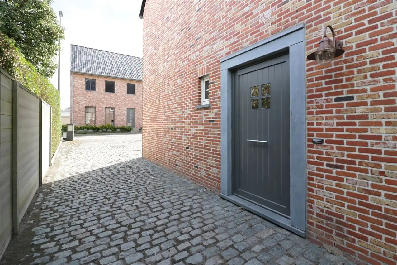Recente woning met vier slpk, tuin, garage op rustige locatie foto 36