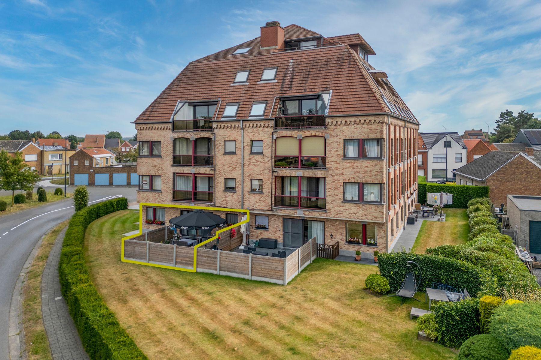 Gelijkvloers appartement met terras/ondergrondse staanplaats foto 13