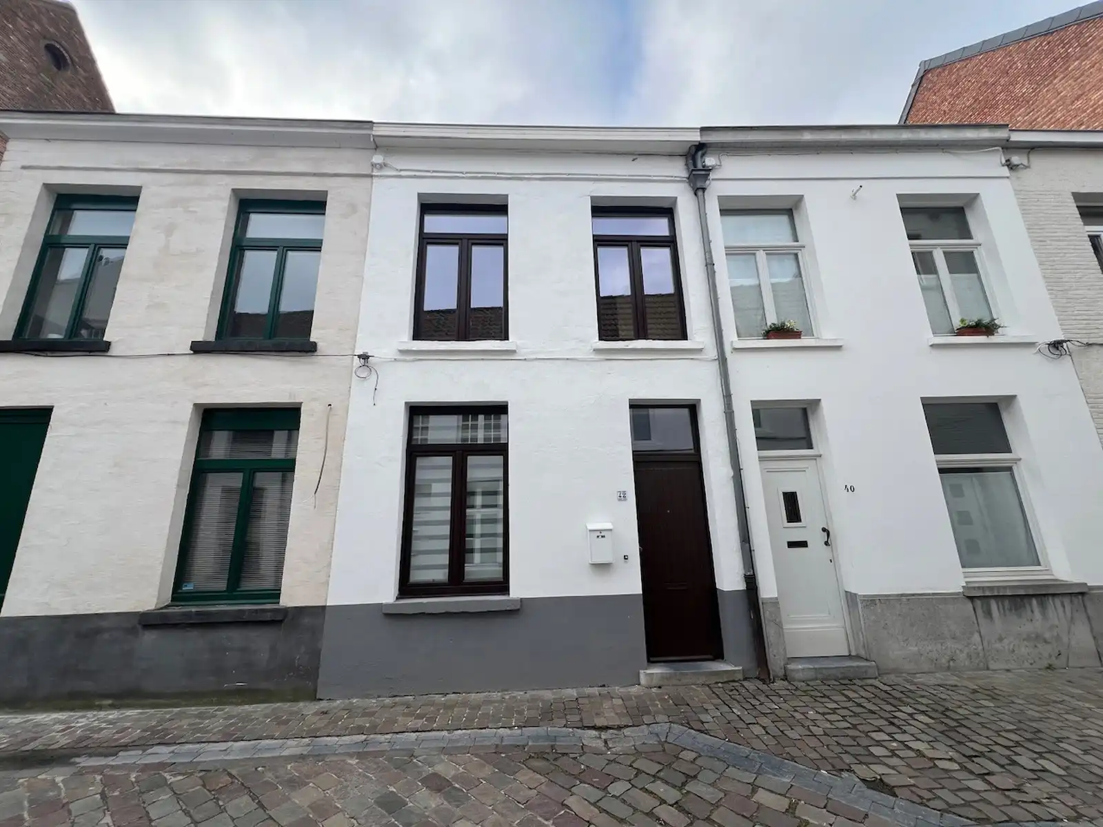 Centraal gelegen gerenoveerde woning met 2 slpk en terras foto {{pictureIndex}}