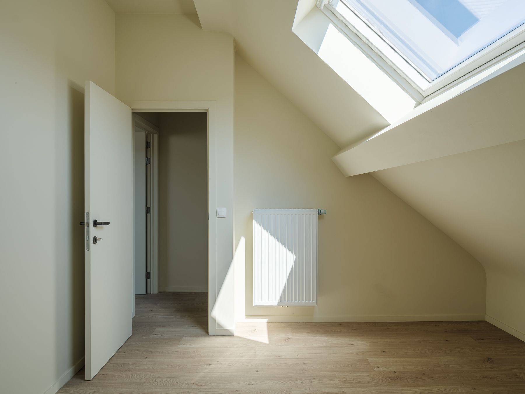 Stijlvol gerenoveerde woning vlakbij het Keizerpark foto 13