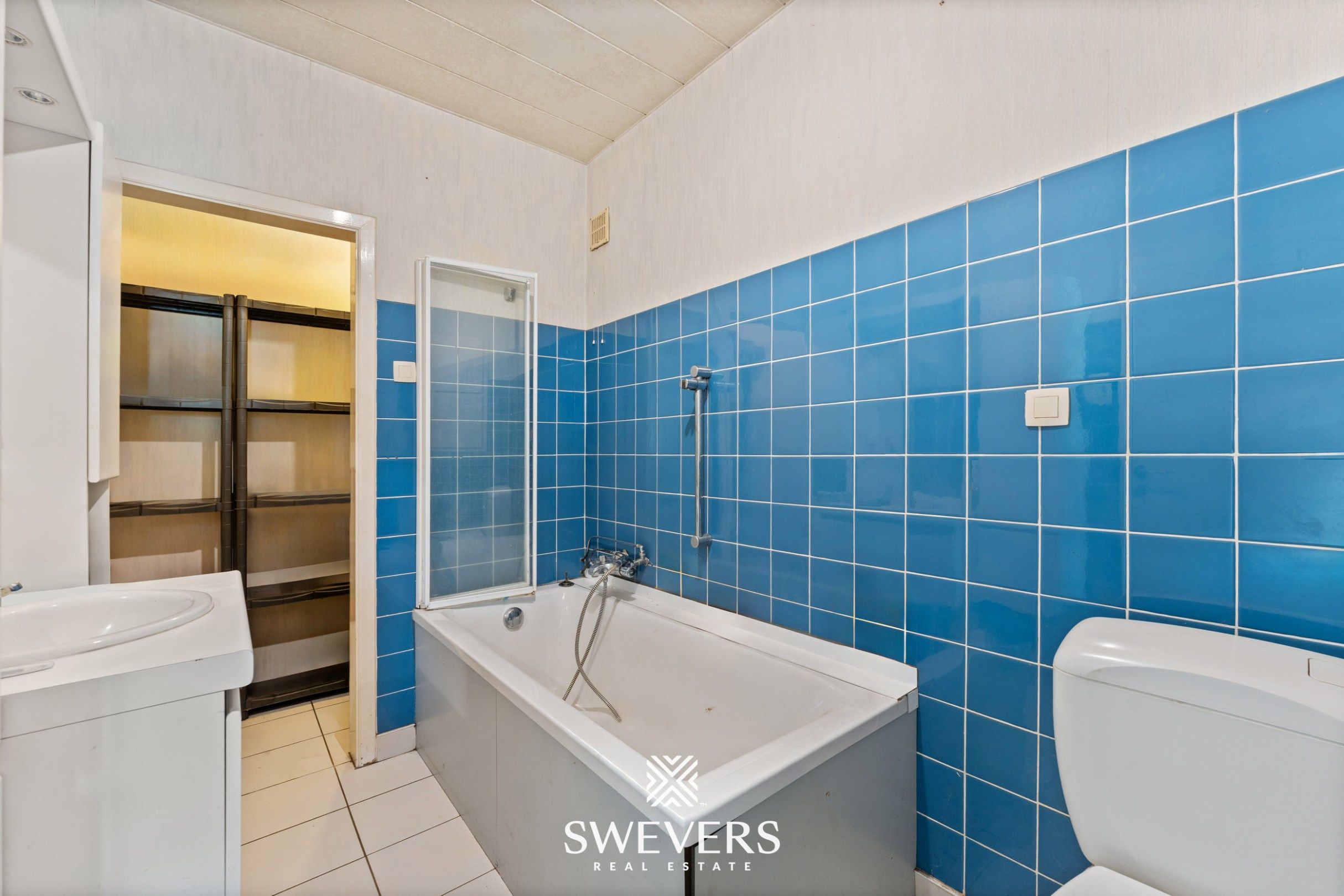 Te renoveren woning met 3 slaapkamers en hangar  foto 25