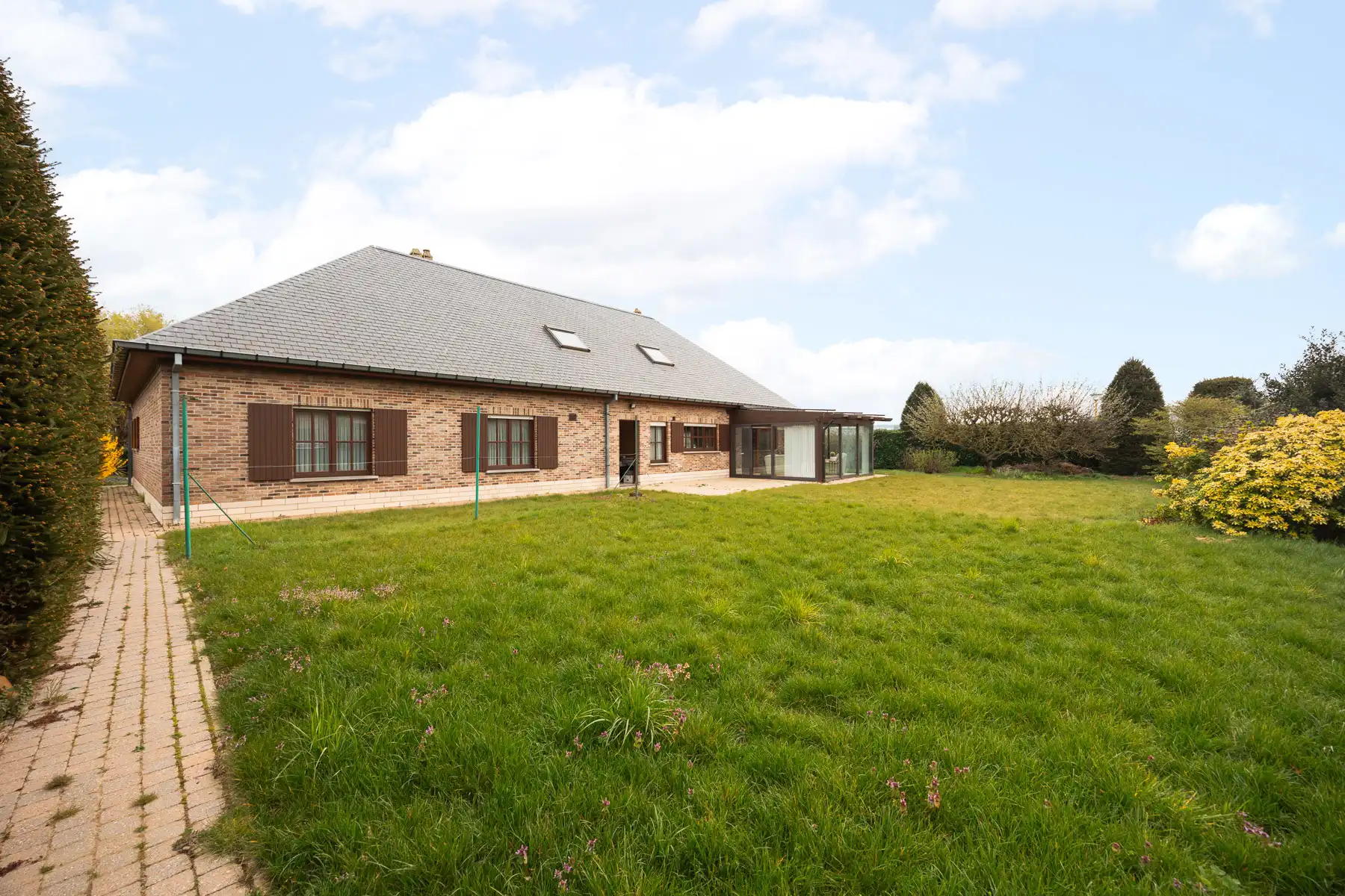 Prachtige instapklare laagbouwvilla op een zeer ruim perceel foto 27