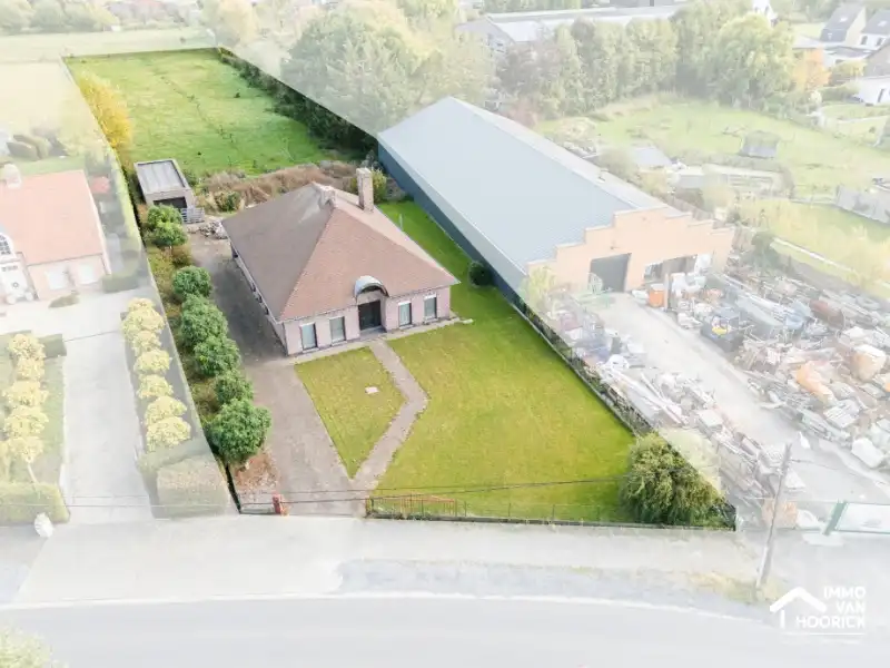 Mooie eigendom - 3 Slaapkamers op 4000m² foto {{pictureIndex}}