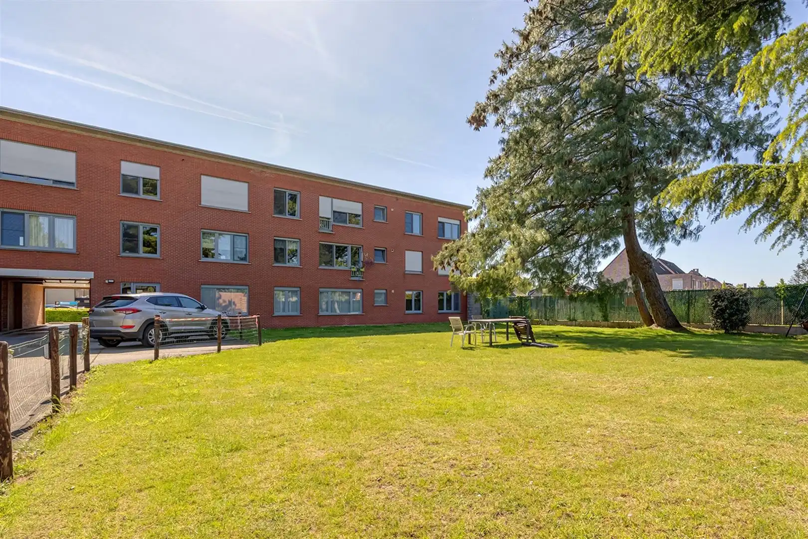 Glkvl. appartement met 2 ruime slaapkamers en garage! foto 2