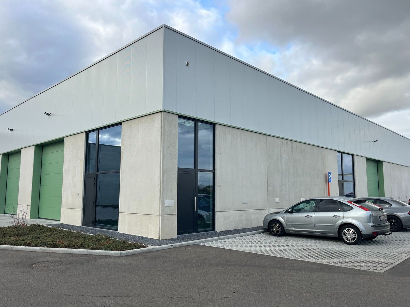 237m² bedrijfshal foto {{pictureIndex}}