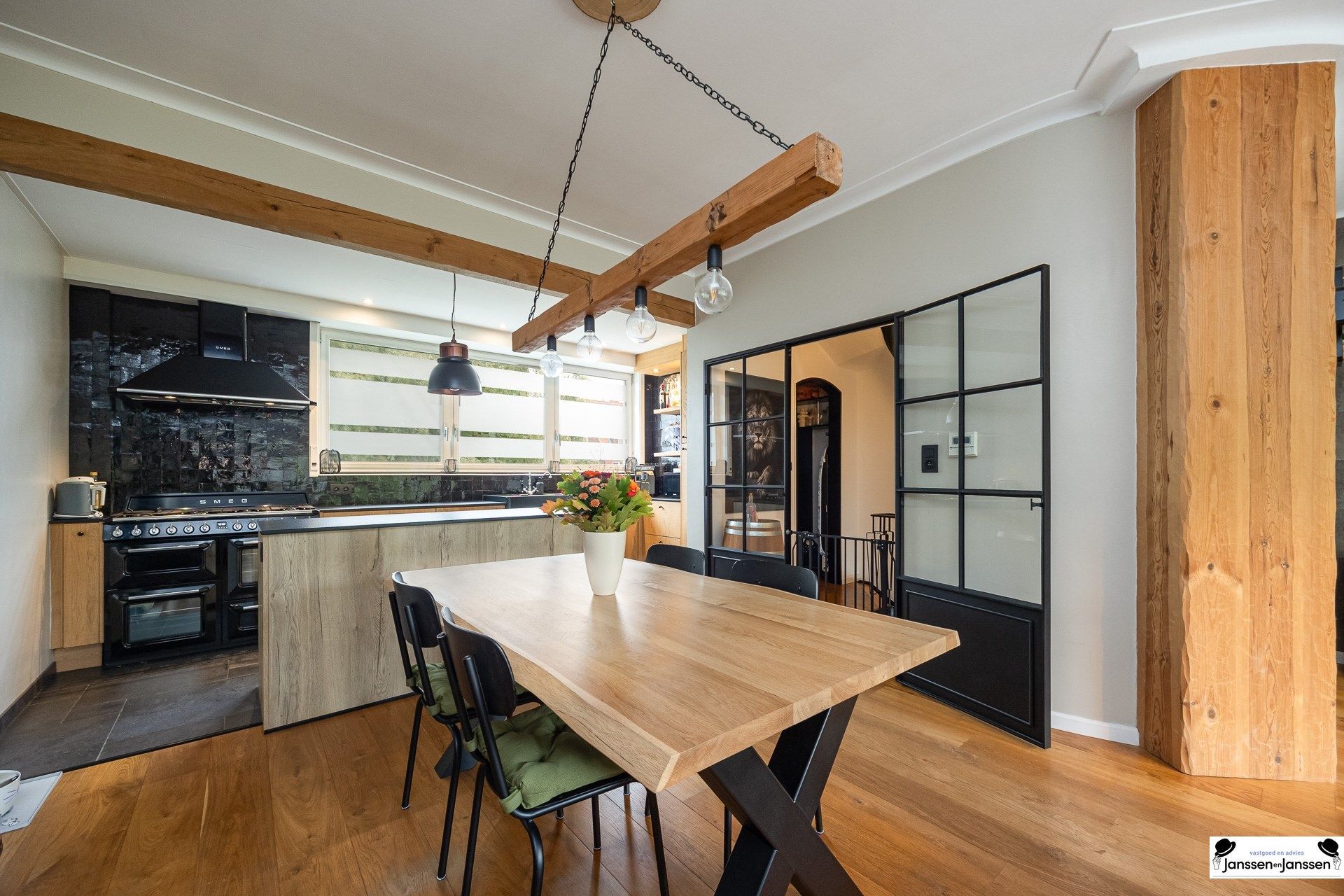 Prachtig gerenoveerde woning met 3 slaapkamers en uitzicht op groen foto 3