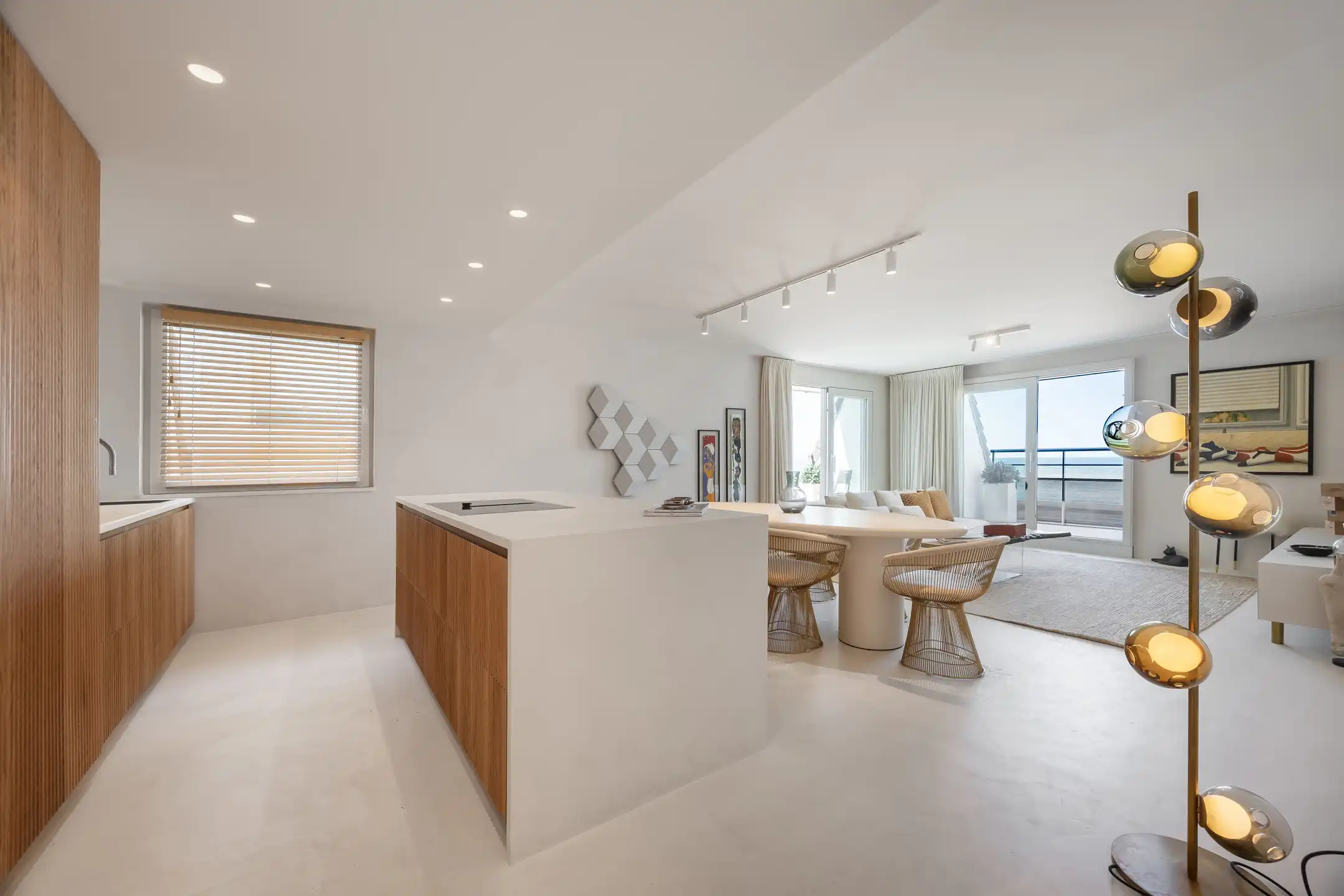 Luxueus gerenoveerd 3slpk appartement met frontaal zeezicht foto {{pictureIndex}}
