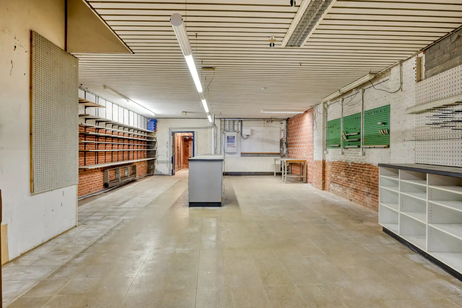 Unieke opbrengsteigendom met commercieel gedeelte en 2 ruime appartementen !  foto 5