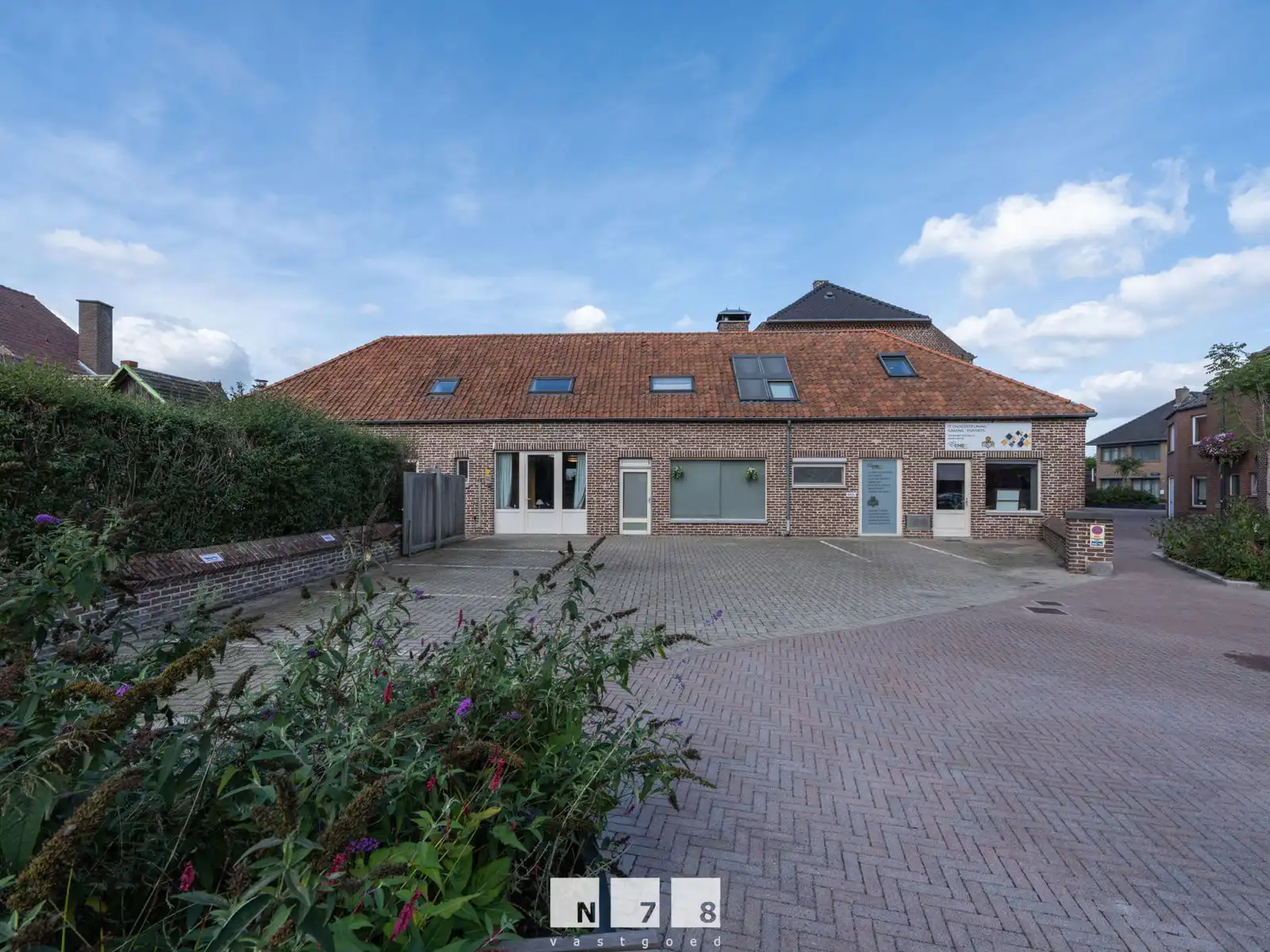 Commercieel te koop foto {{pictureIndex}}