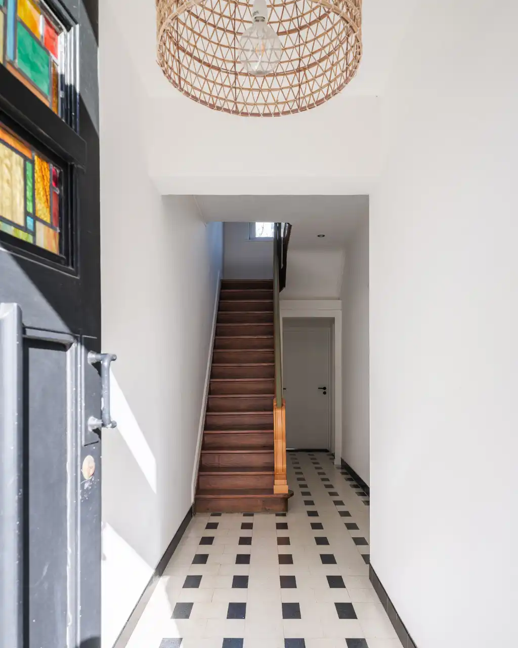 Instapklare en smaakvol gerenoveerde woning (3 slaapkamers – 2 badkamers) met tuin nabij het Paul de Smet de Naeyerpark. foto 11