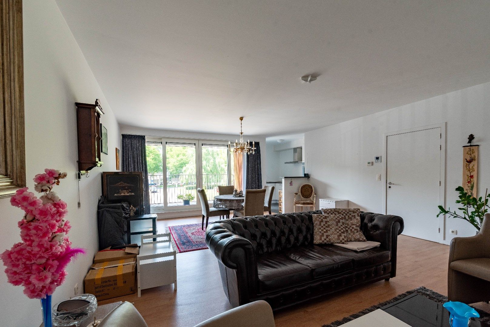 Modern appartement met terras en autostaanplaats foto {{pictureIndex}}