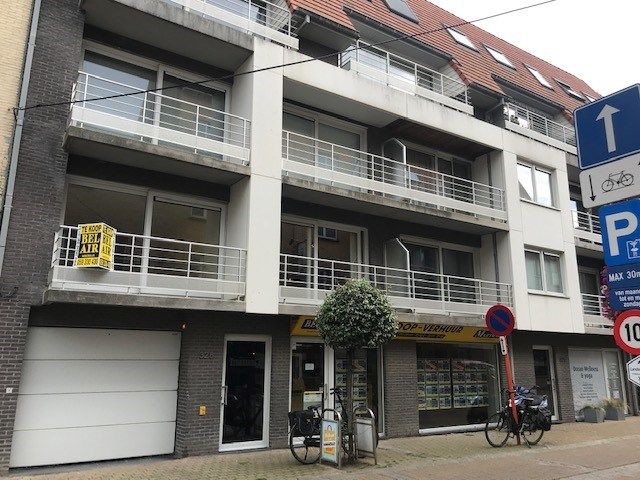 Zeer gerieflijk ongemeubeld appartement dichtbij alle winkels foto {{pictureIndex}}