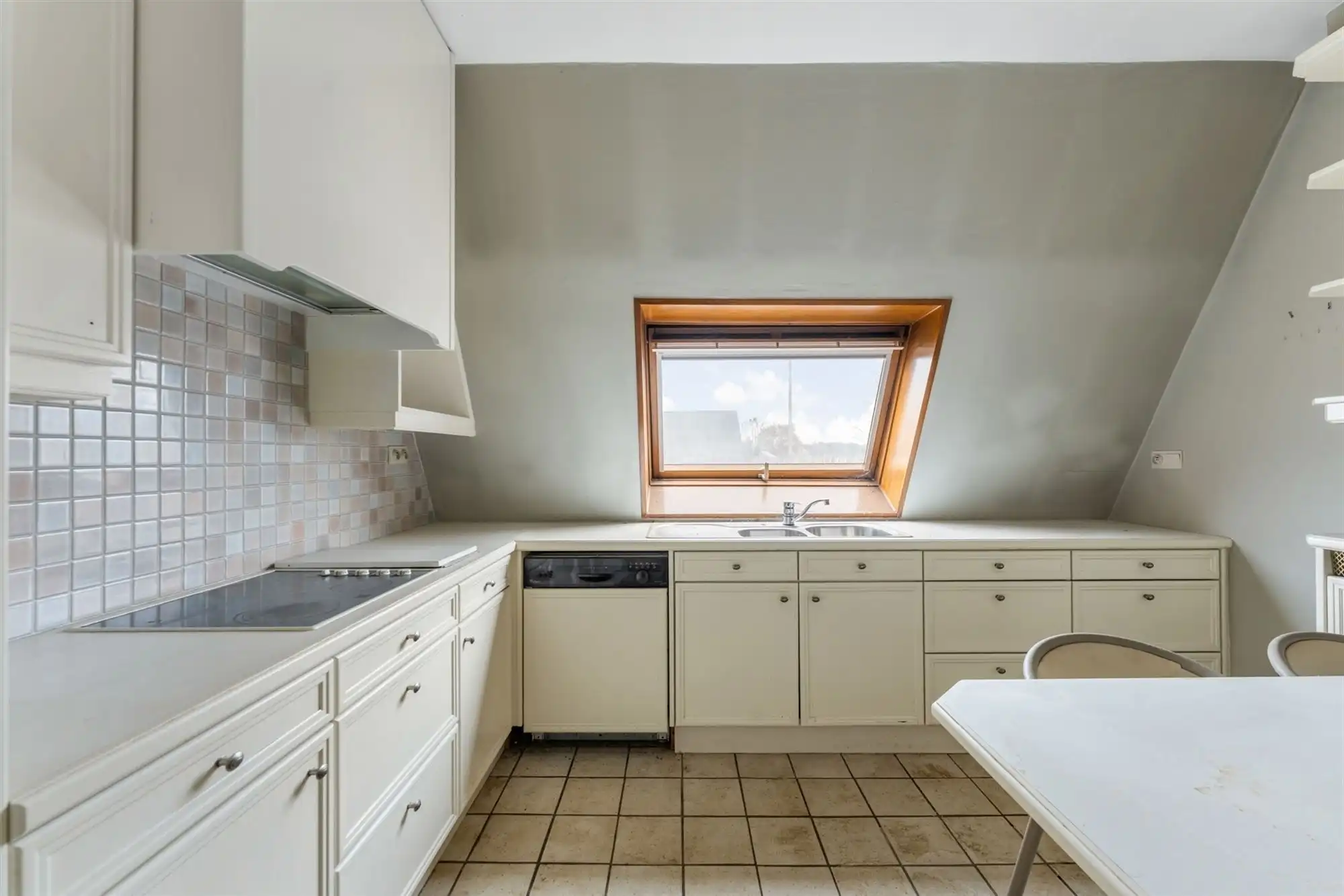 HANDELSPAND MET GOEDE VISIBILITEIT EN RUIME PARKING MET BOVENLIGGEND APPARTEMENT IN HEUSDEN-ZOLDER foto 15