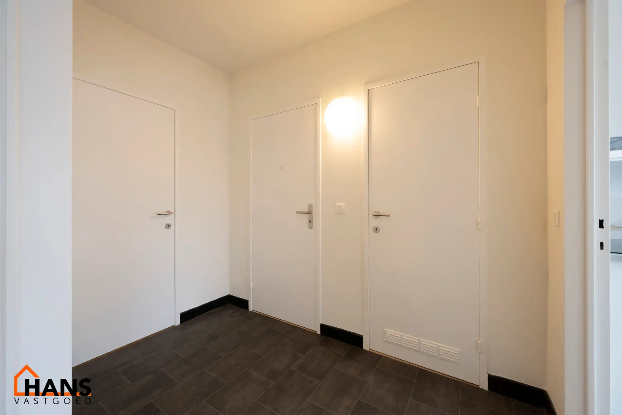 Gerenoveerd appartement met garage foto 4