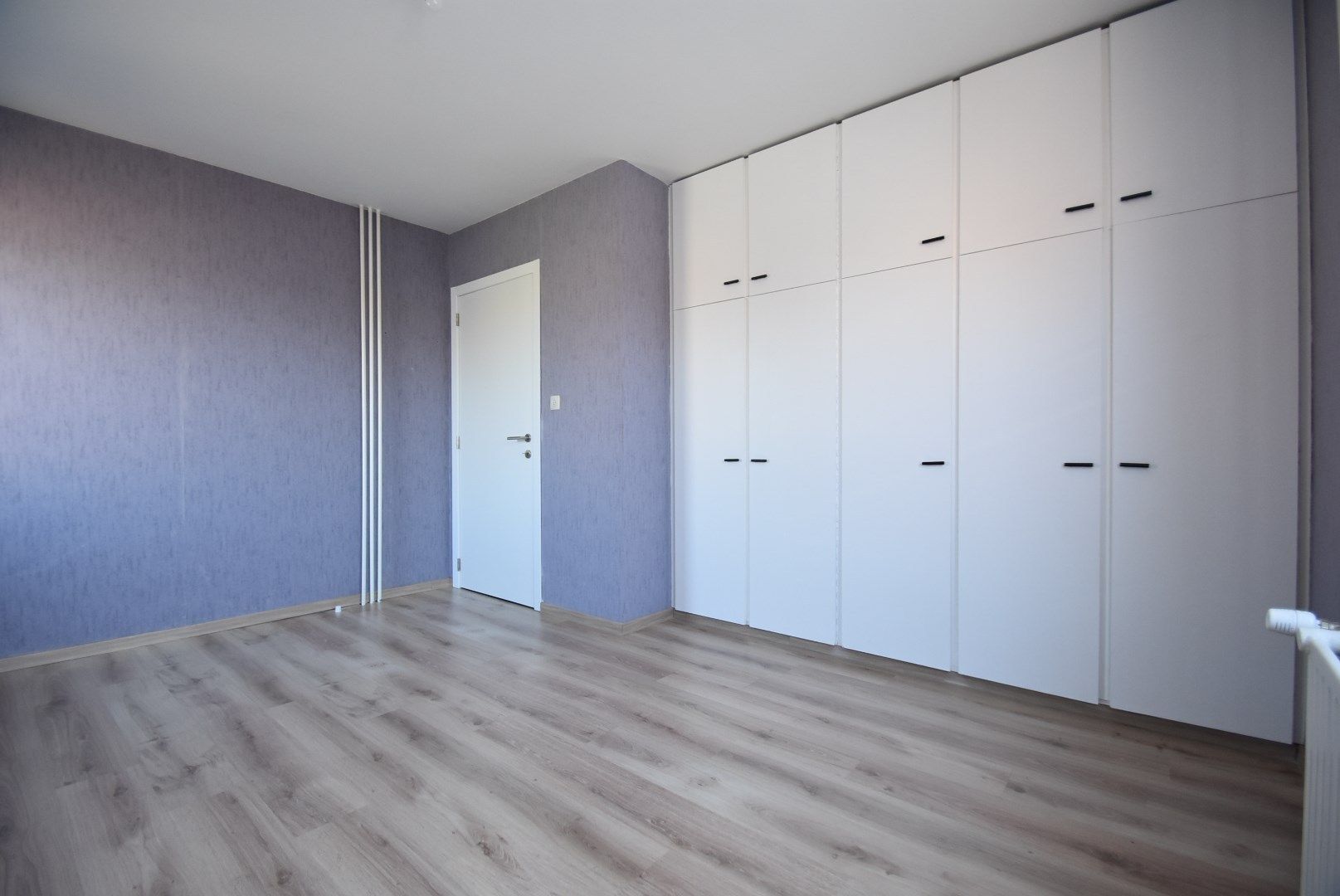 * * WACHTLIJST VOLZET * * Zeer grondig en geslaagd gerenoveerde woning met terras en dubbele autostandplaats foto 21