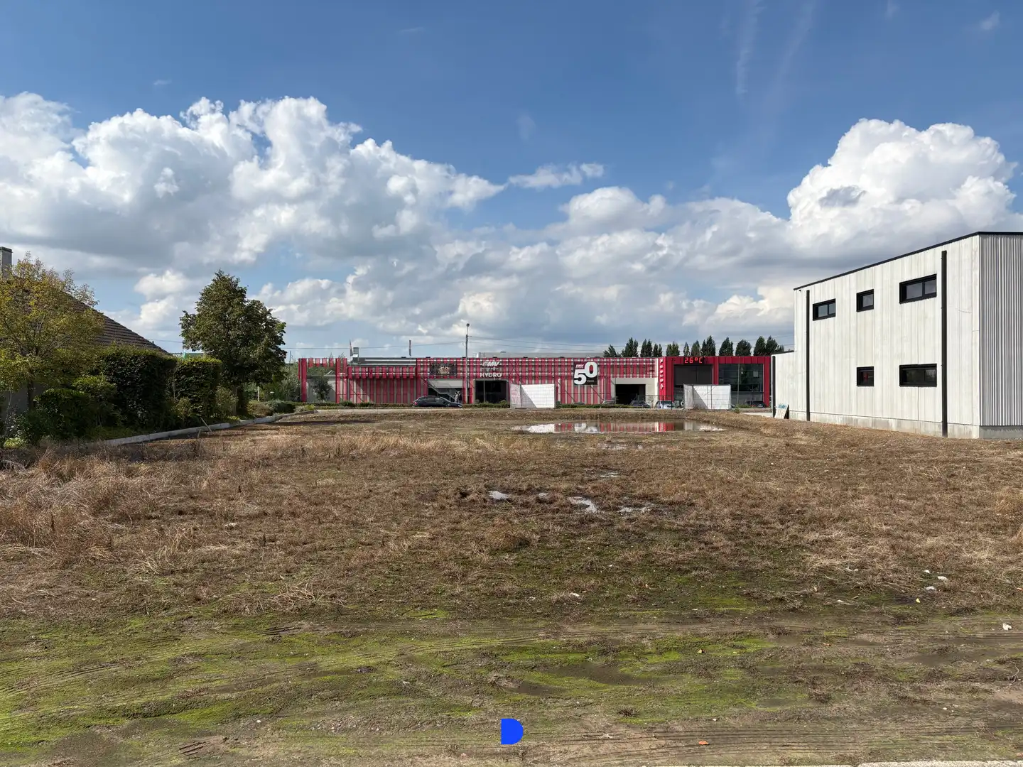 Commercieel gelegen bouwgrond. foto {{pictureIndex}}