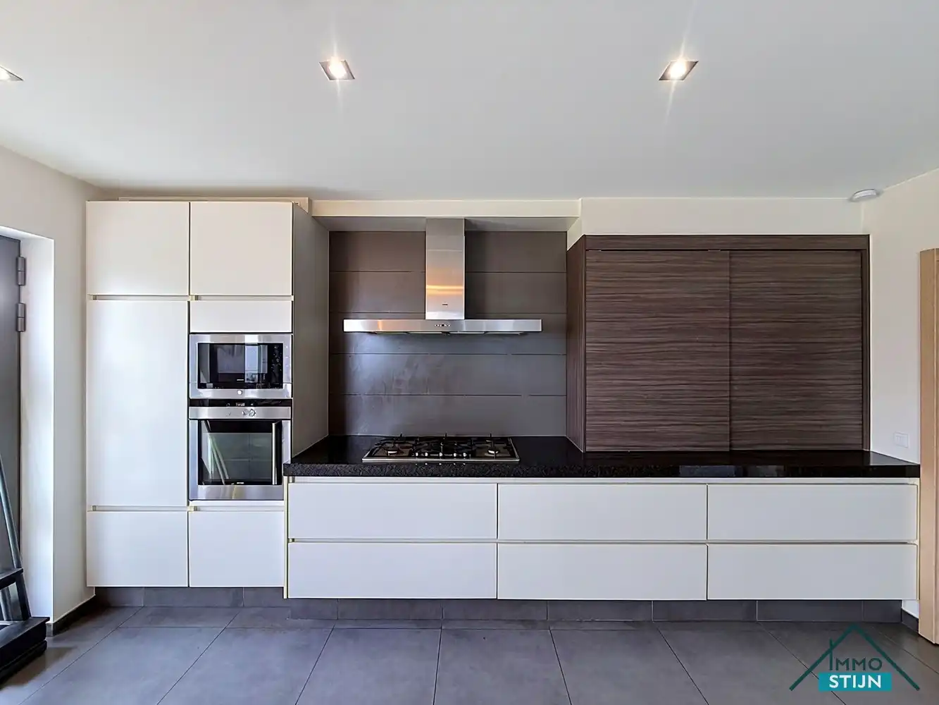 Recente instapklare woning met 4 slaapkamers en bijgebouw foto 6