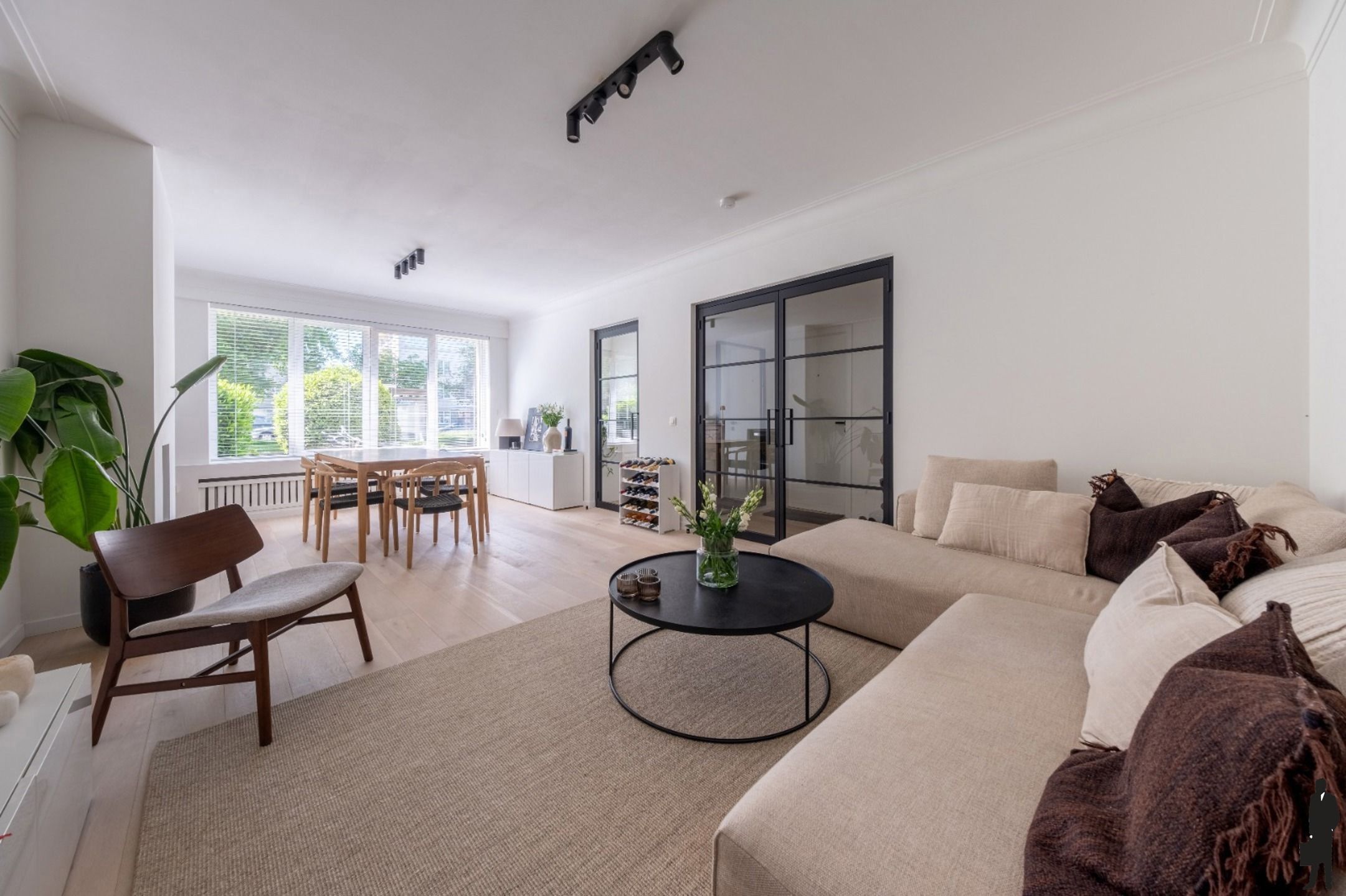 Instapklaar appartement met zonnige tuin op de grens van Wilrijk en Berchem foto 3