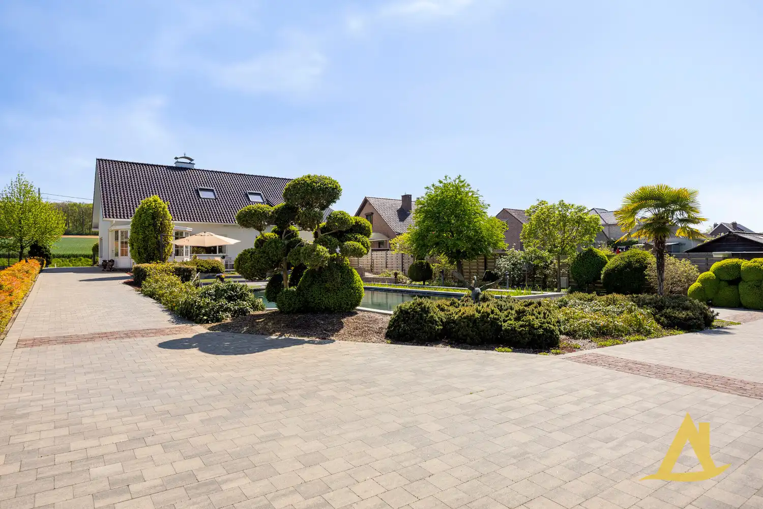 EXCLUSIEVE VILLA MET PARKTUIN EN ZWEMVIJVER OP EEN PERCEEL VAN 1HA 5A 16CA! foto 73