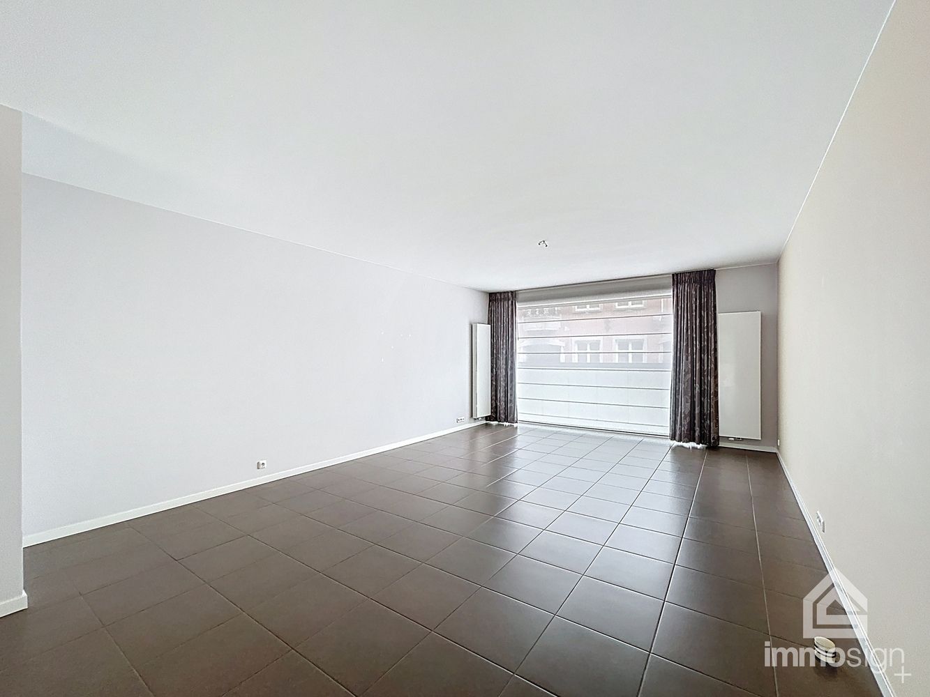 Ruim gelijkvloers appartement (118 m²) in hartje Bree met ruim terras (53 m²), grote kelderberging en extra brede staanplaats foto 9