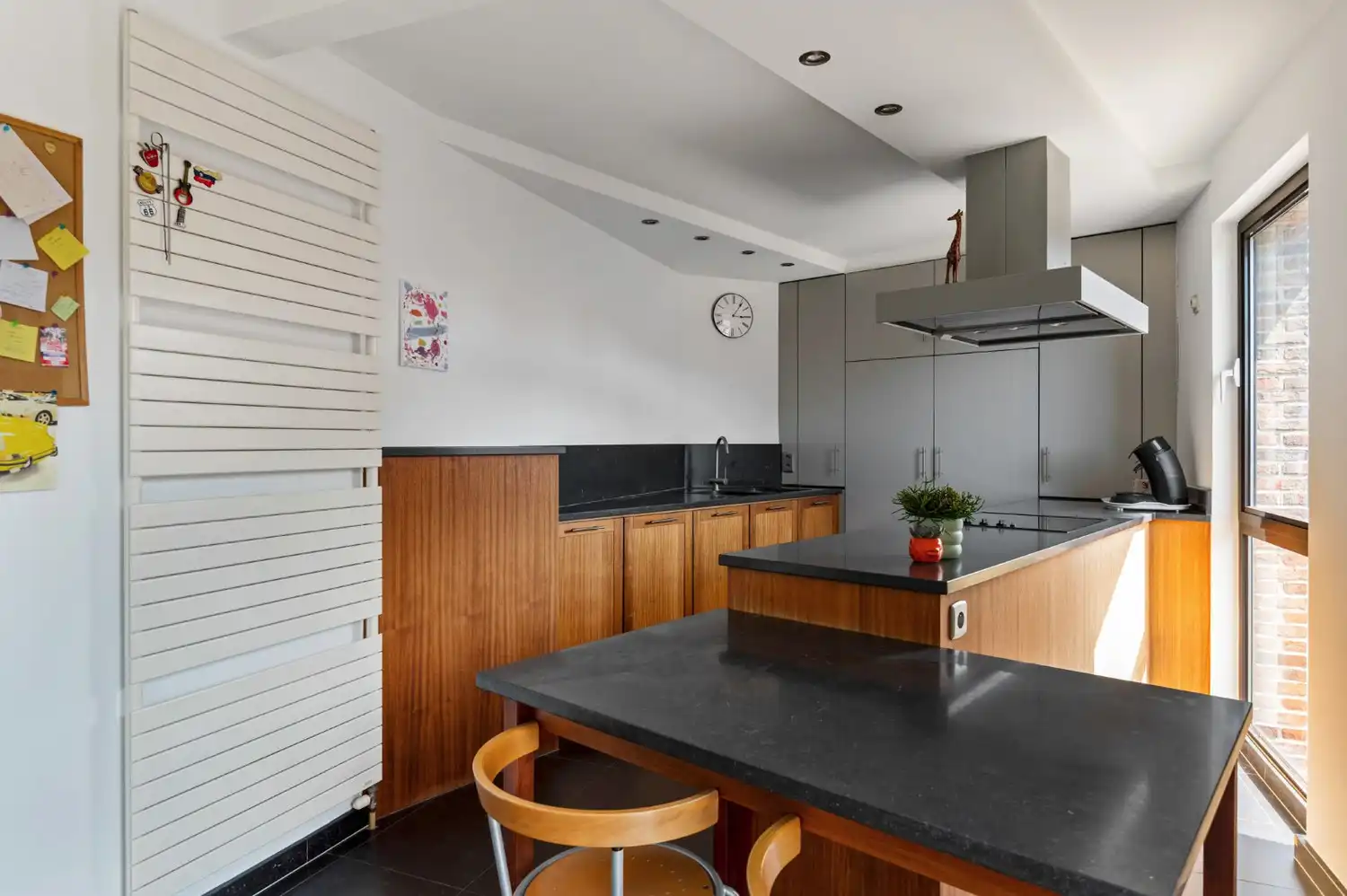 ZEER RUIM APP. MET 4 SLK, 2 BADK., RIANT TERRAS EN PARKING! foto 7