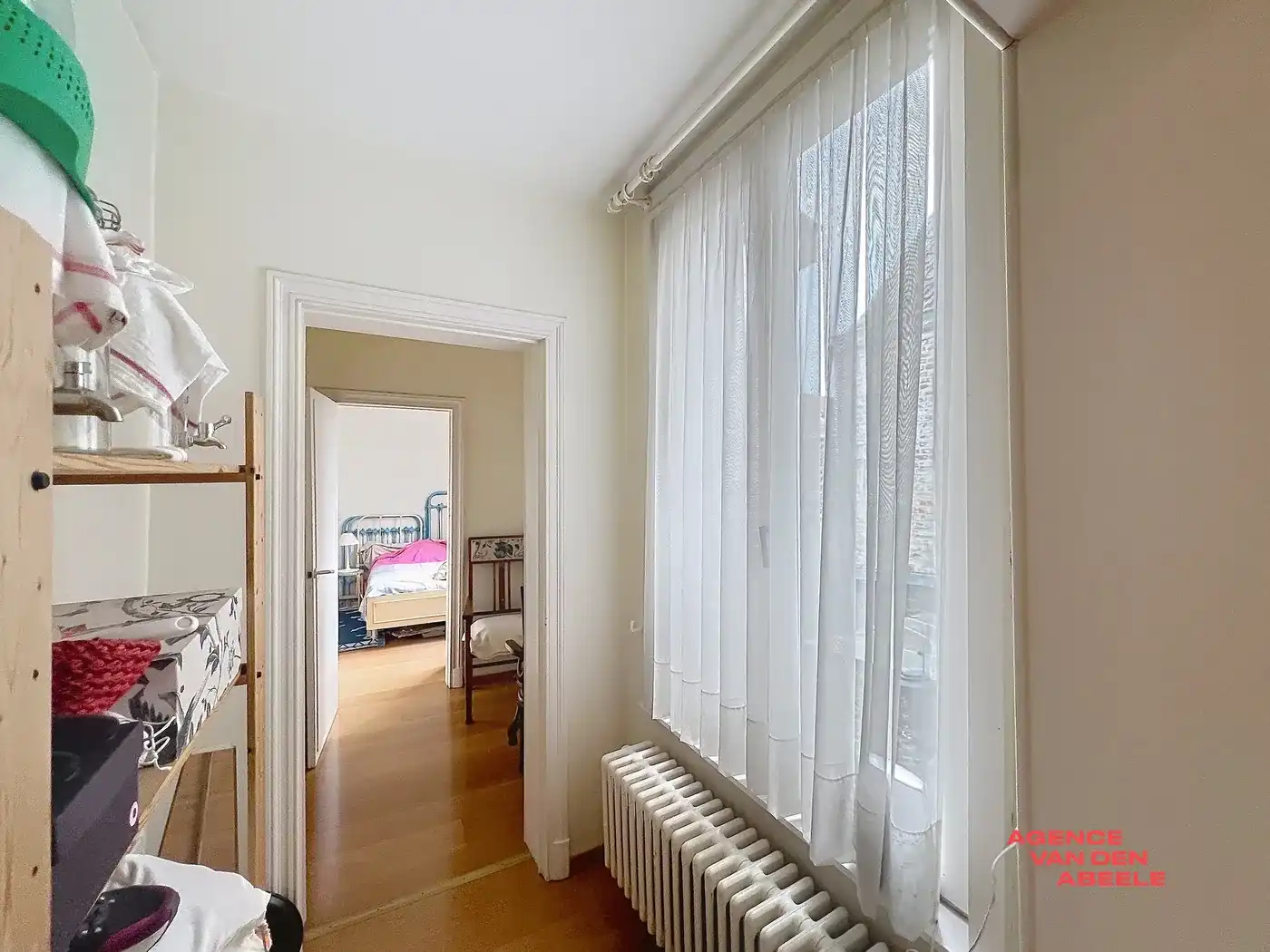 Centraal gelegen handelswoning met 4 slaapkamers en riante tuin  foto 17