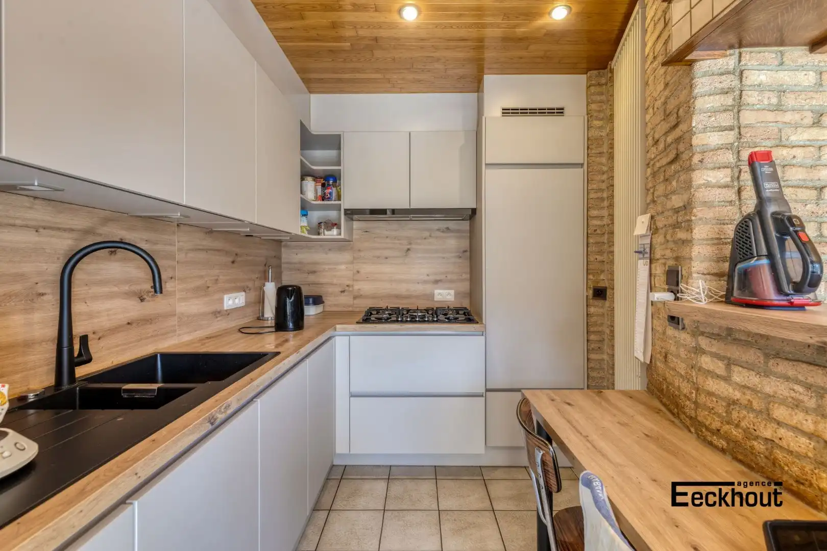 Zeer verzorgde woning met gezellige tuin in de Vuurtorenwijk te Oostende. foto 5