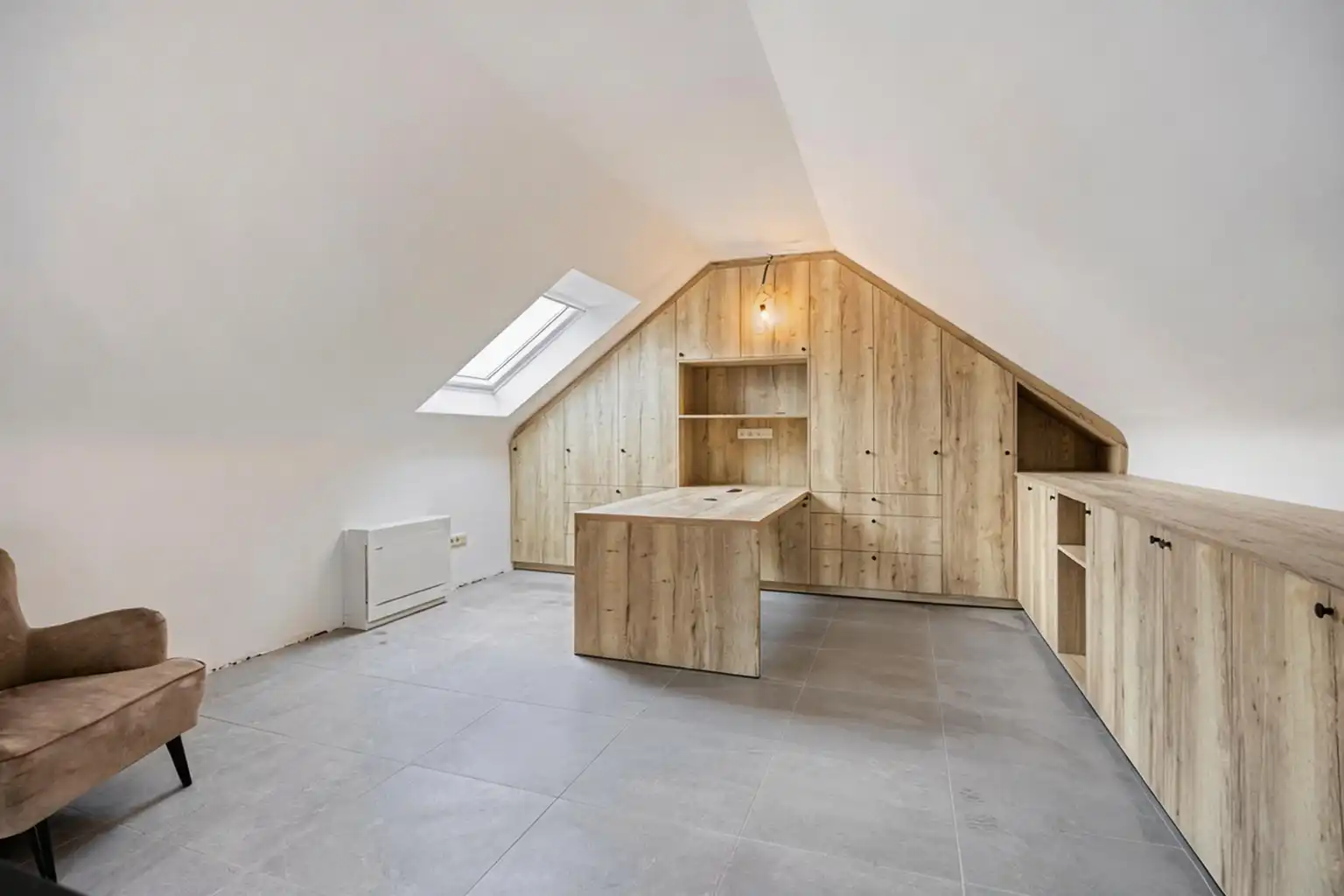 INSTAPKLARE WONING MET BIJGEBOUW EN RUIME GARAGE/LOODS  foto 22