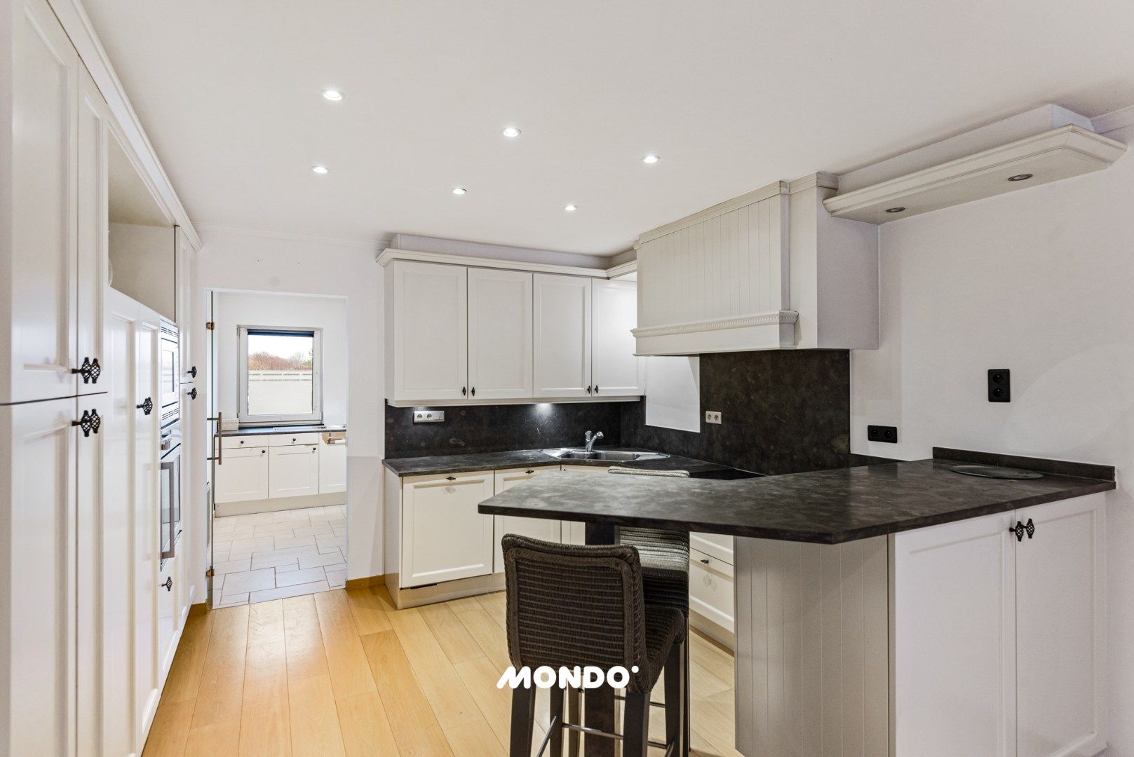 Gelijkvloers appartement met ruim terras en garage in Reet foto 5