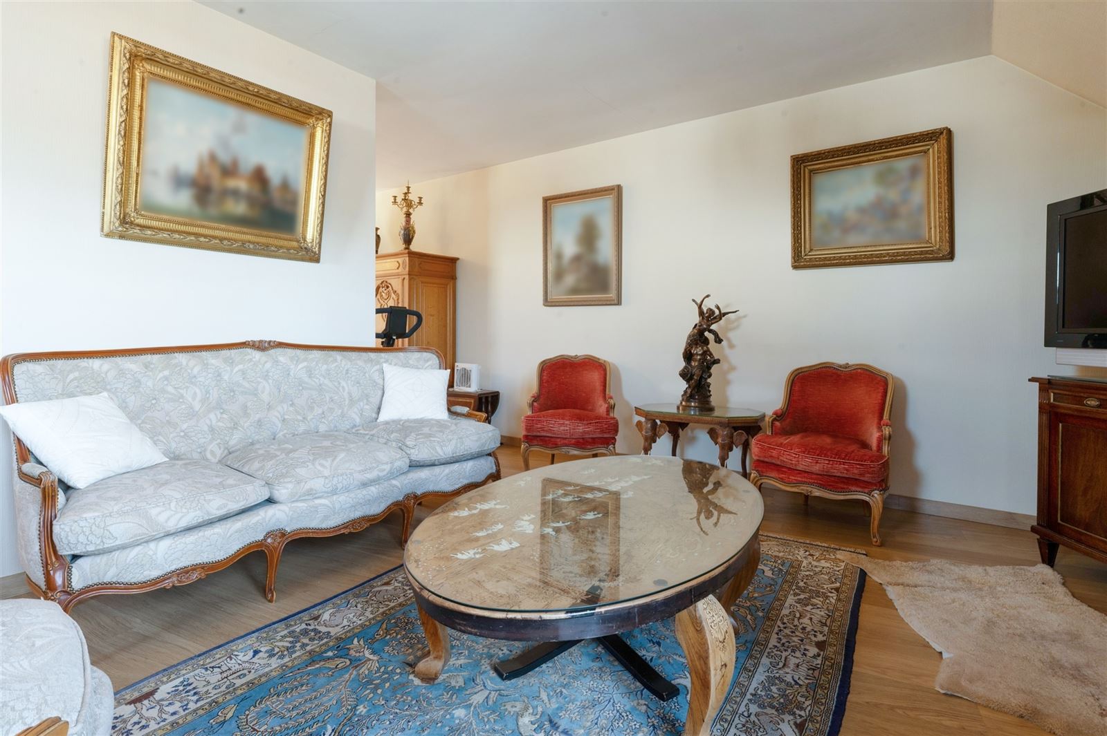Ruim instapklaar appartement in hartje Zottegem! foto 5