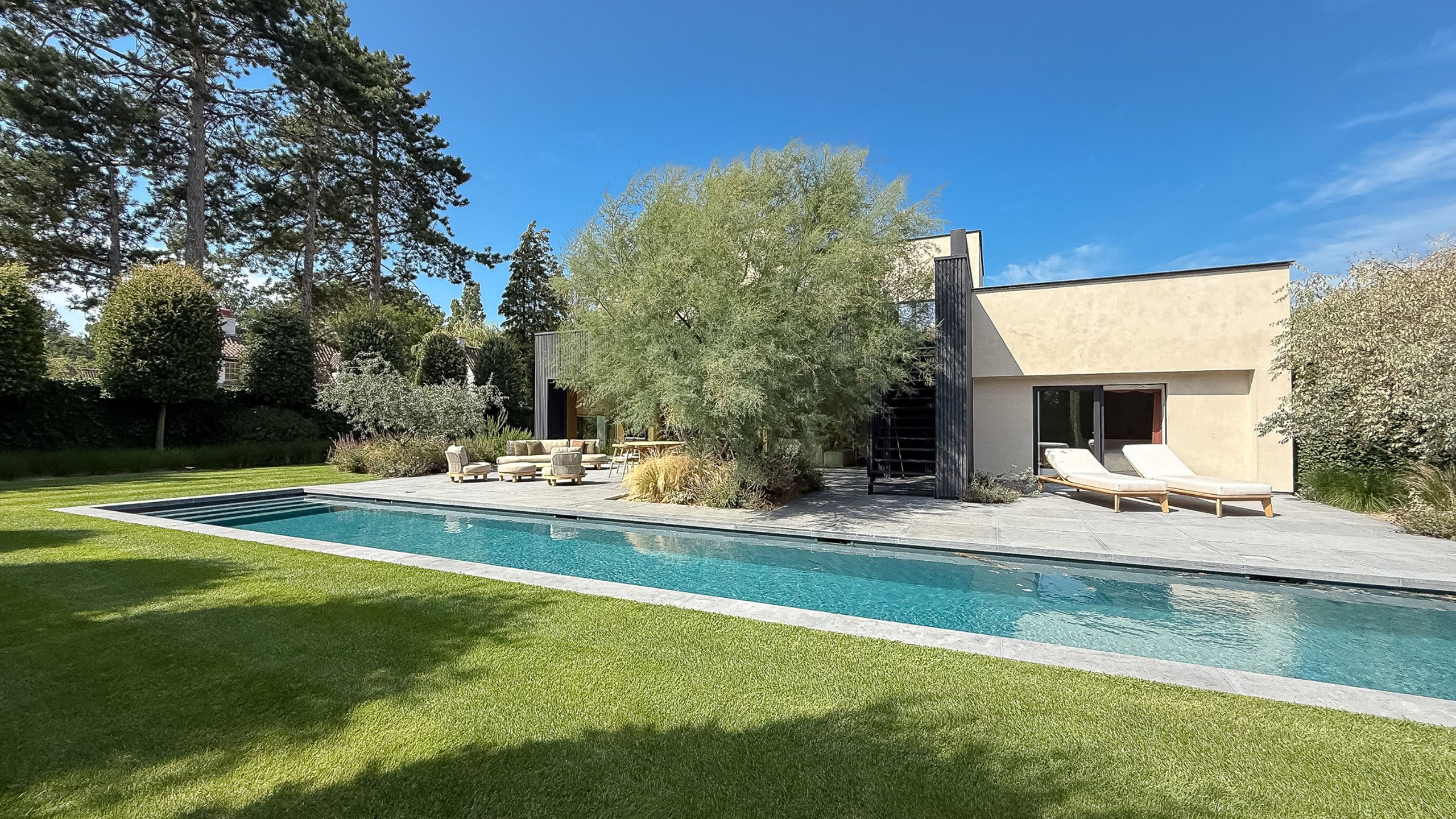 Sfeervol ingerichte, vrijstaande villa met zwembad / Zoute foto 2