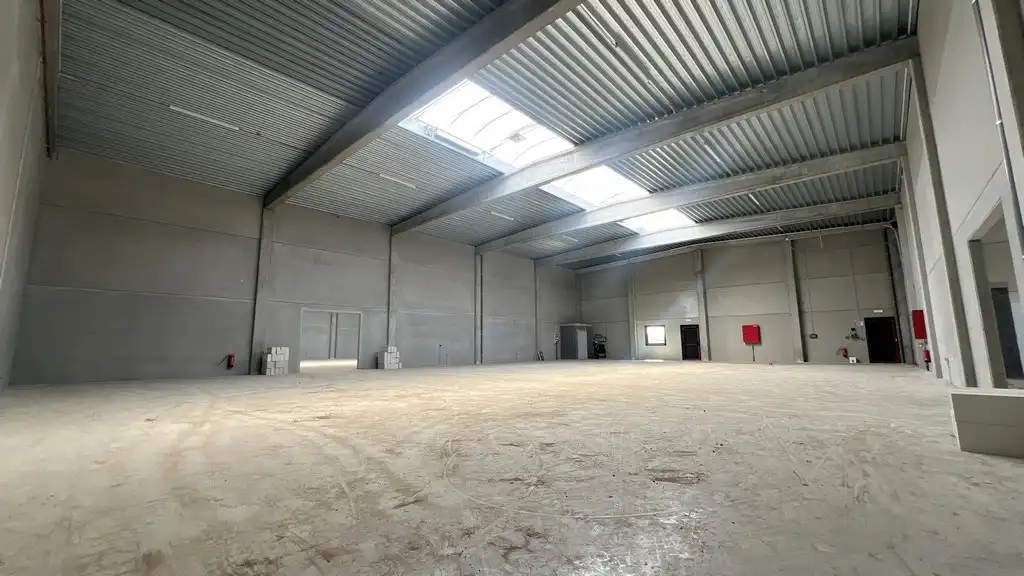 Nieuwbouw magazijn met kantoor te huur in Durmakker Evergem foto 13