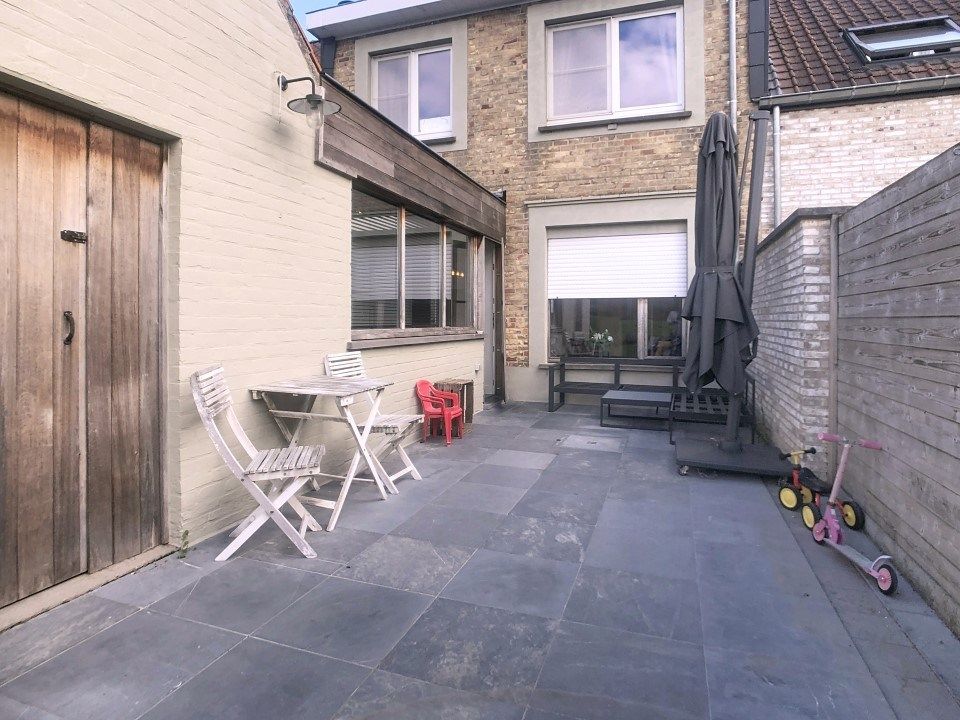 Volledig gerenoveerde woning met tuin én garage te Roeselare foto 5