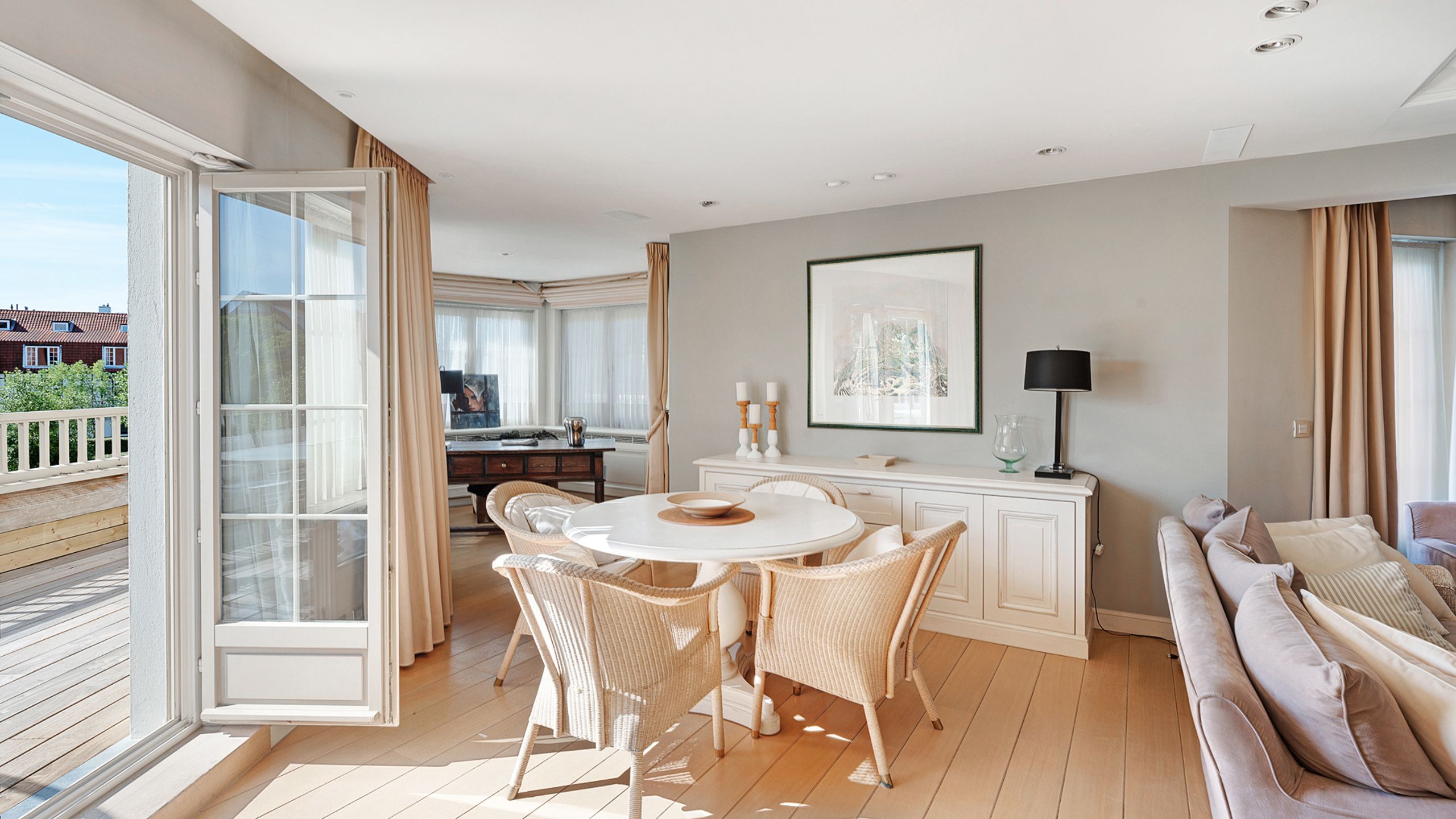 Prachtig HOEKAPPARTEMENT in een elegante villaresidentie... foto 3