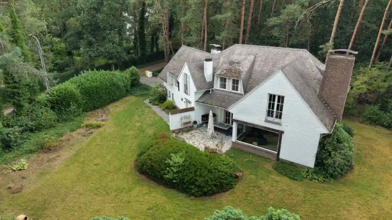 Karaktervolle villa van 325m² met 5 slaapkamers op 24 are foto 31