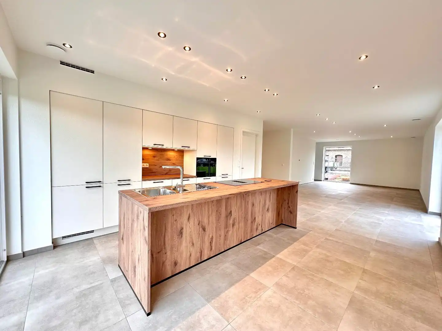 Te huur: prachtige nieuwbouwwoning in groene omgeving te Voeren foto 7