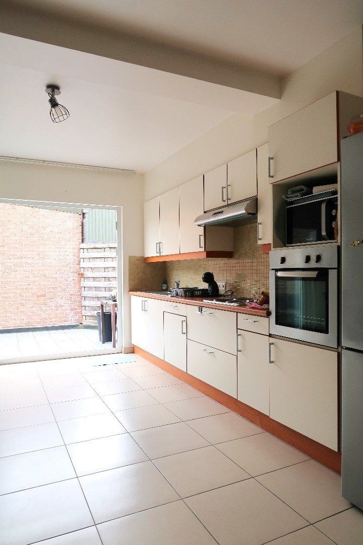 Opbrengsteigendom met 3 appartementen en 3 garageboxen. Ideale investering! foto 4