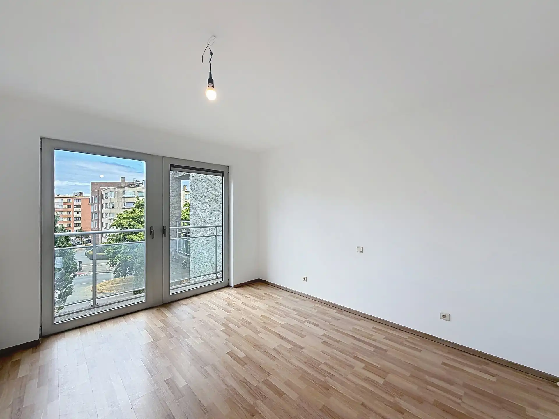 Opgeknapt appartement met 2 slaapkamers foto 12
