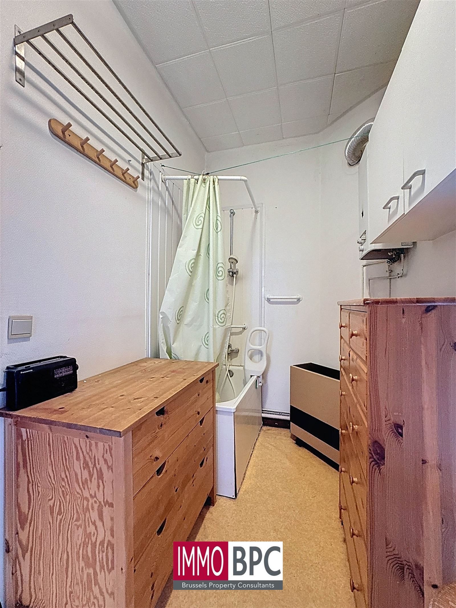 Kleine charmante achterwoning met tuin en dubbele garage te renoveren  foto 22