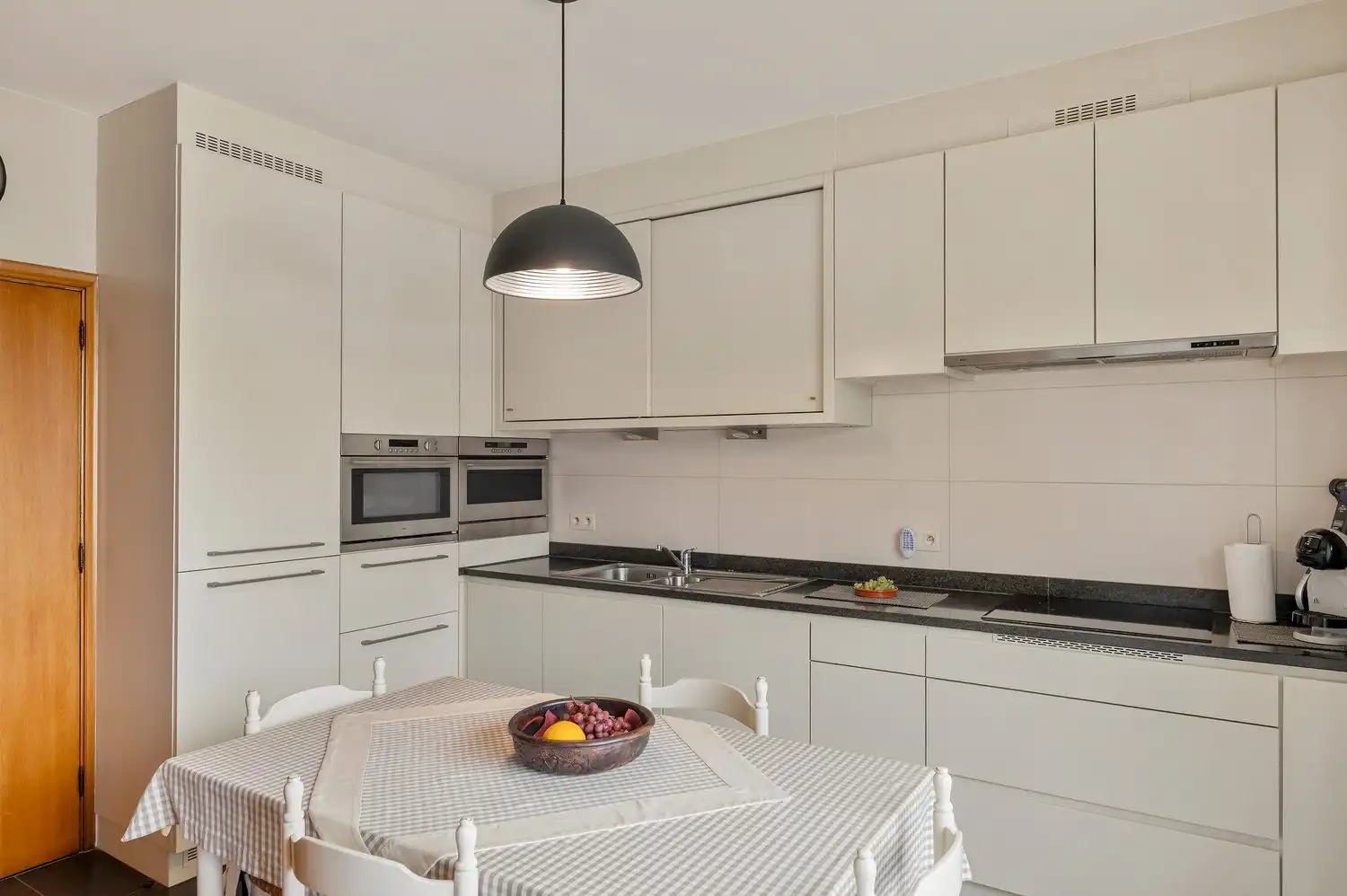 Charmante halfopen bebouwing met 3 slaapkamers, ruime tuin en overdekt zwembad op een perceel van 600 m² foto 13