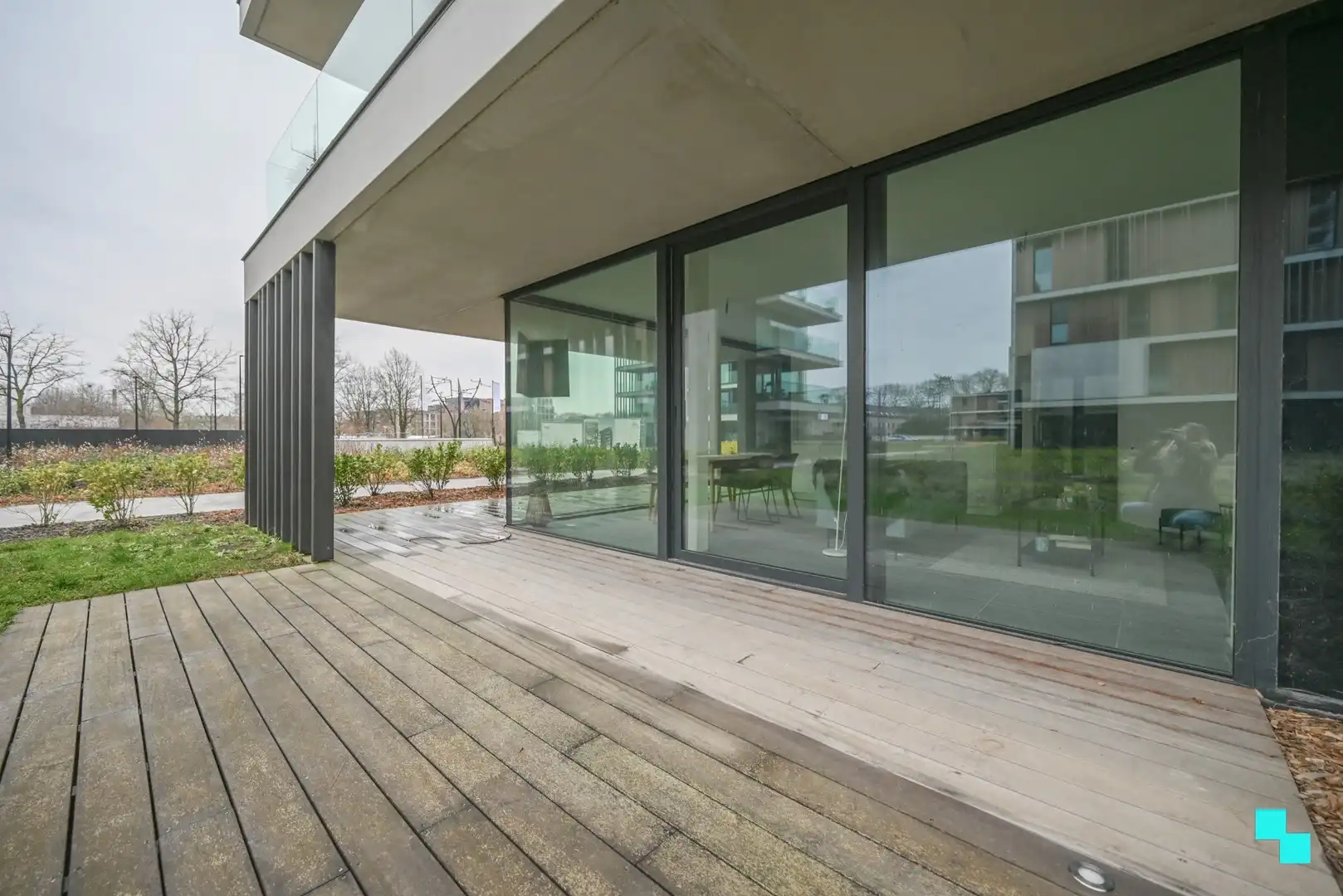 Gelijkvloers hoek appartement met riant terras foto 17