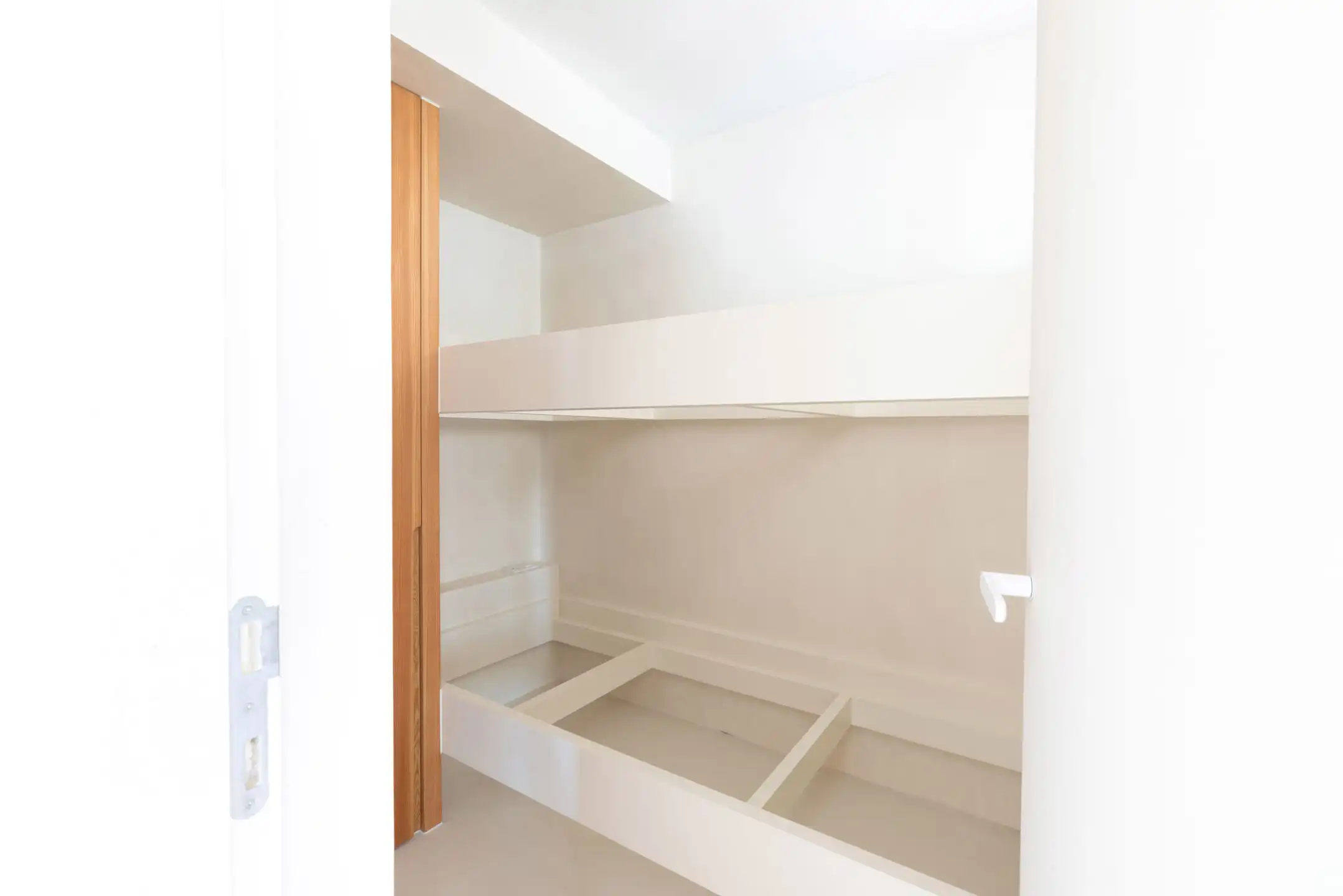 Gerenoveerd luxe appartement aan de zeedijk te Knokke-Heist foto 5