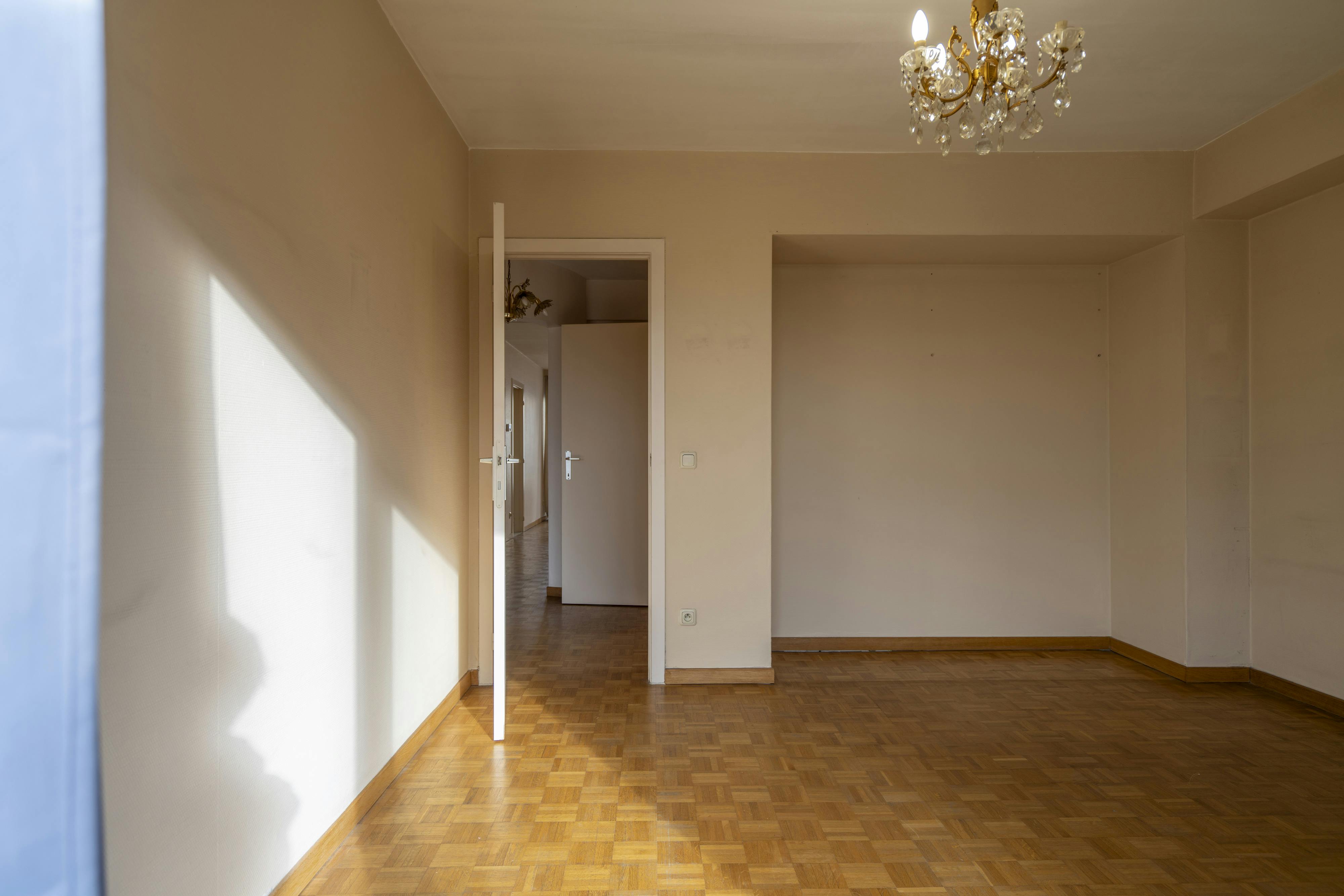 Te koop: lichtrijk 2-slaapkamerappartement in Kortrijk foto 13